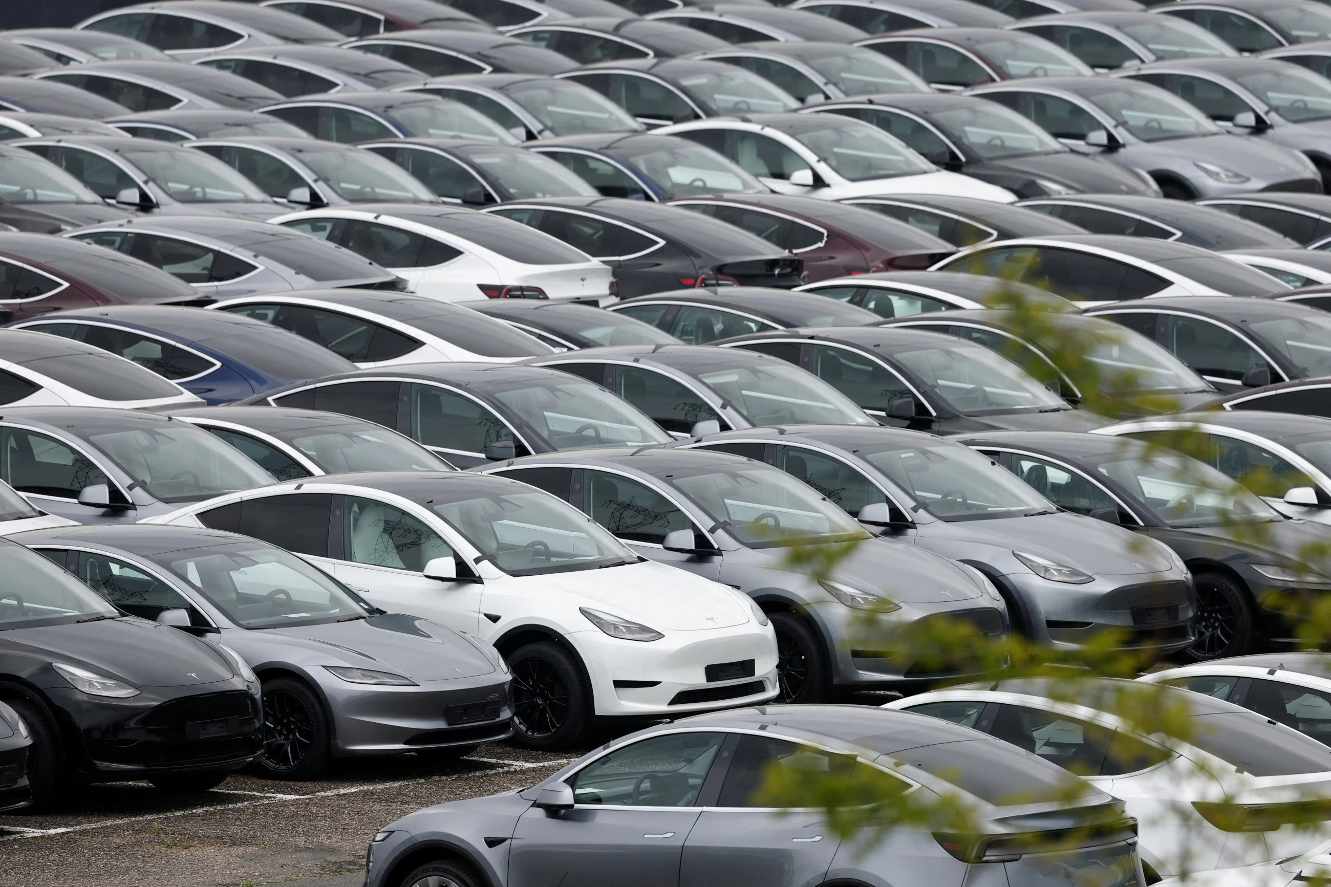 Trump to raise tariffs on EU vehicles to 25%