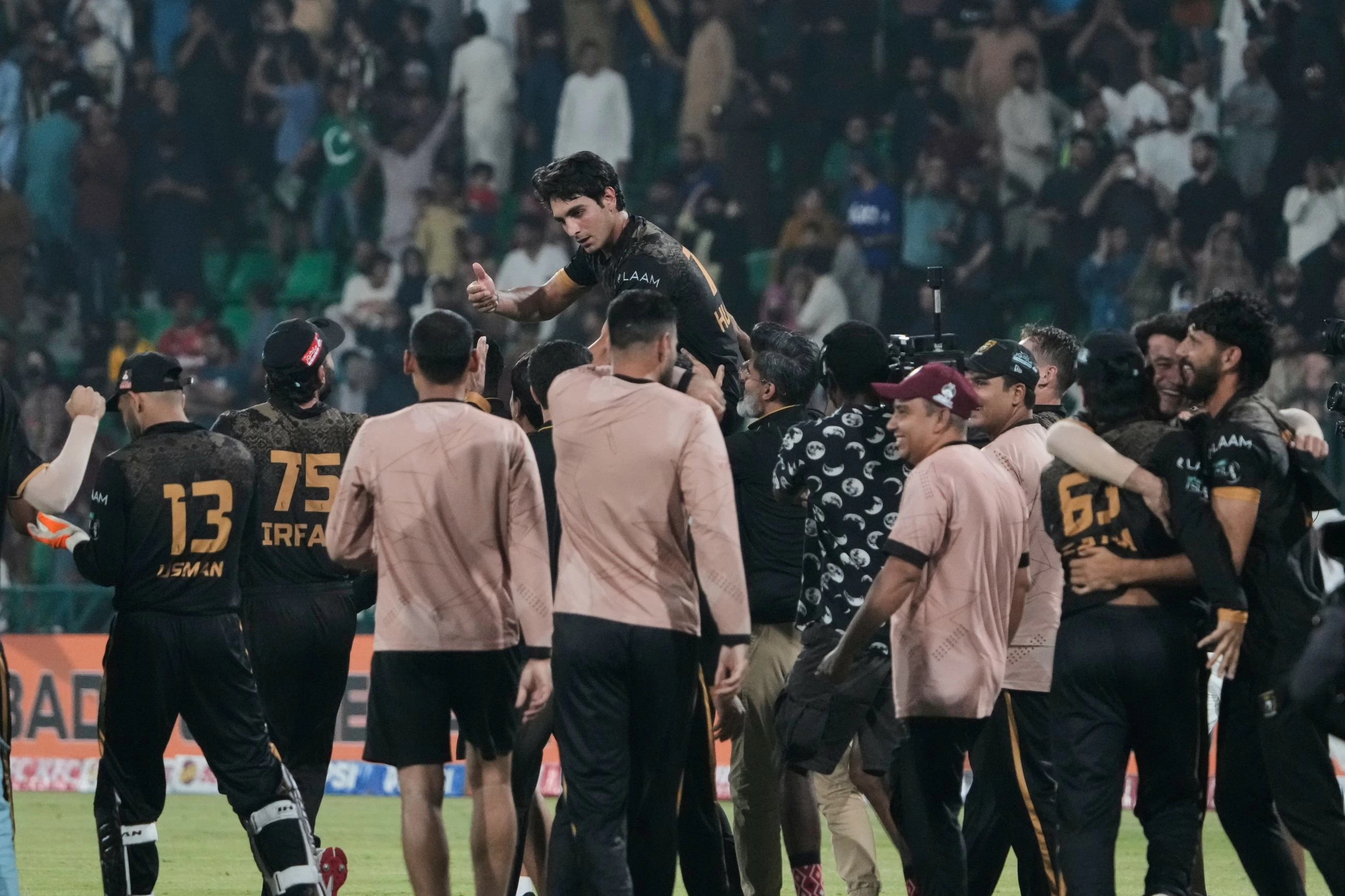Shah bowls sensational 3-run last over to lift PSL debutant Hyderabad into final