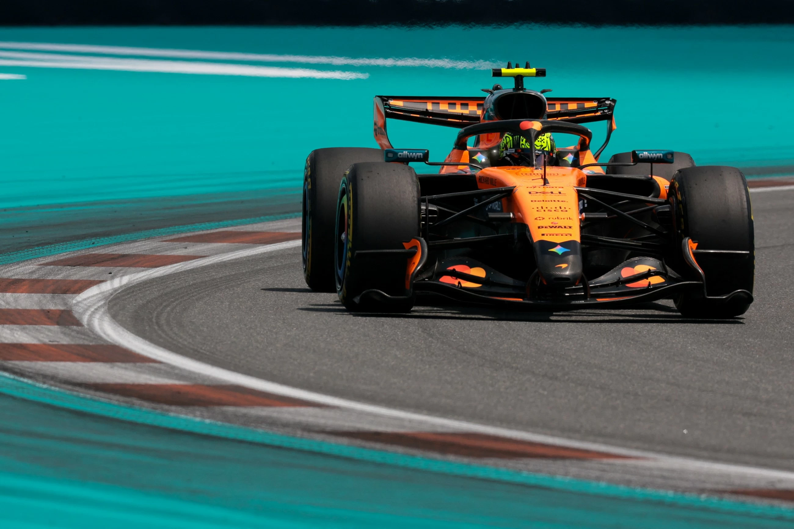 Norris claims Miami GP sprint race in McLaren 1-2