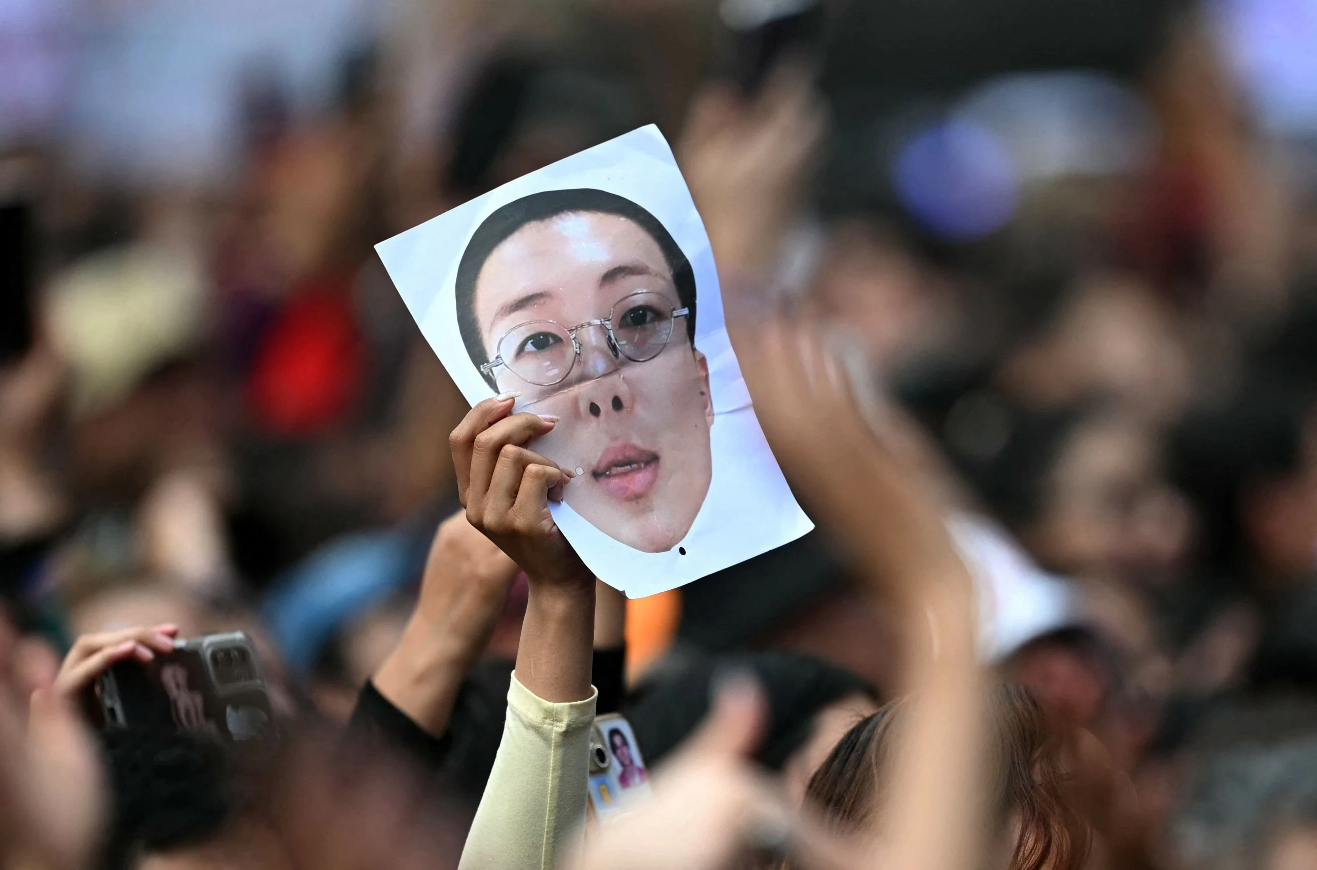 K-pop stars BTS draw 50,000-strong crowd in Mexico