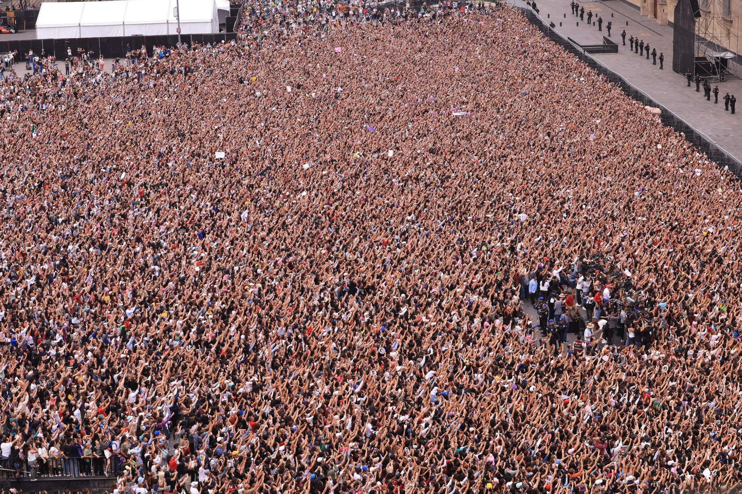 K-pop stars BTS draw 50,000-strong crowd in Mexico
