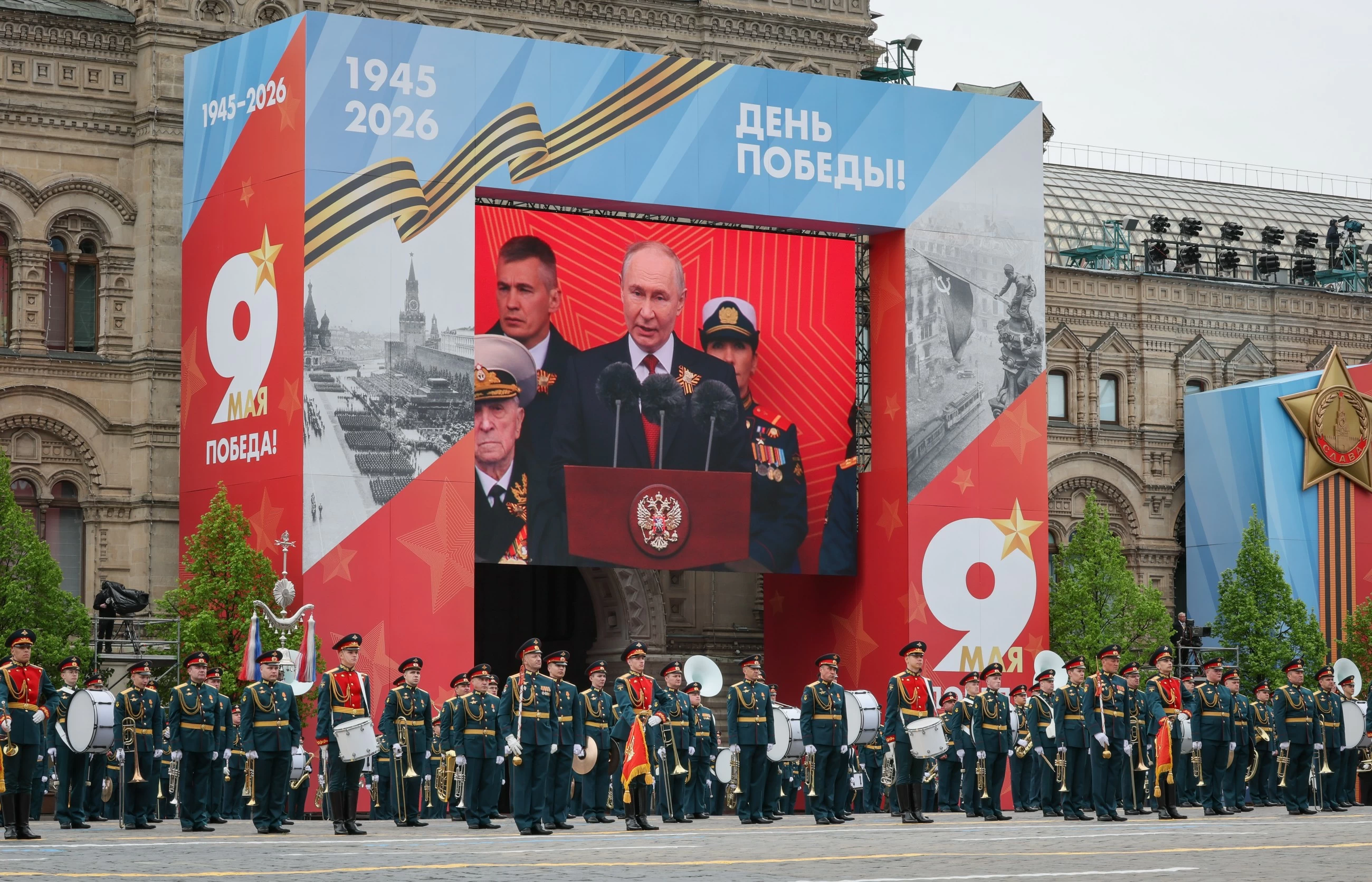 Putin attends scaled-back WW2 victory parade
