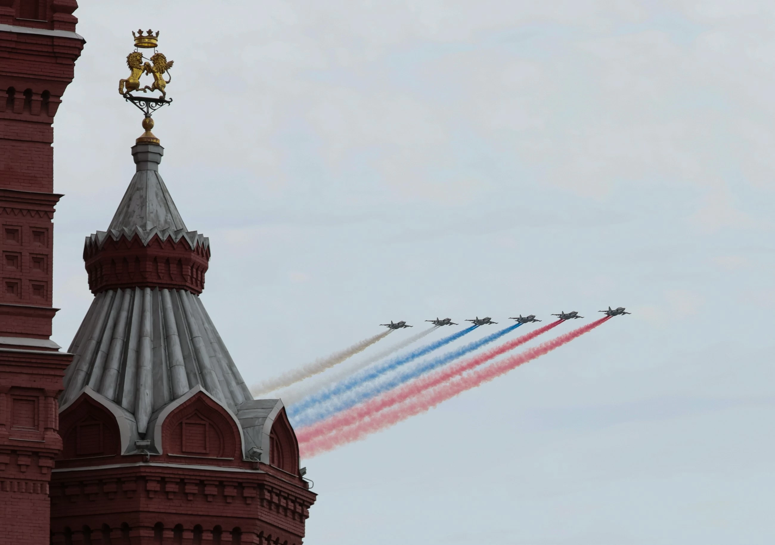 Putin attends scaled-back WW2 victory parade