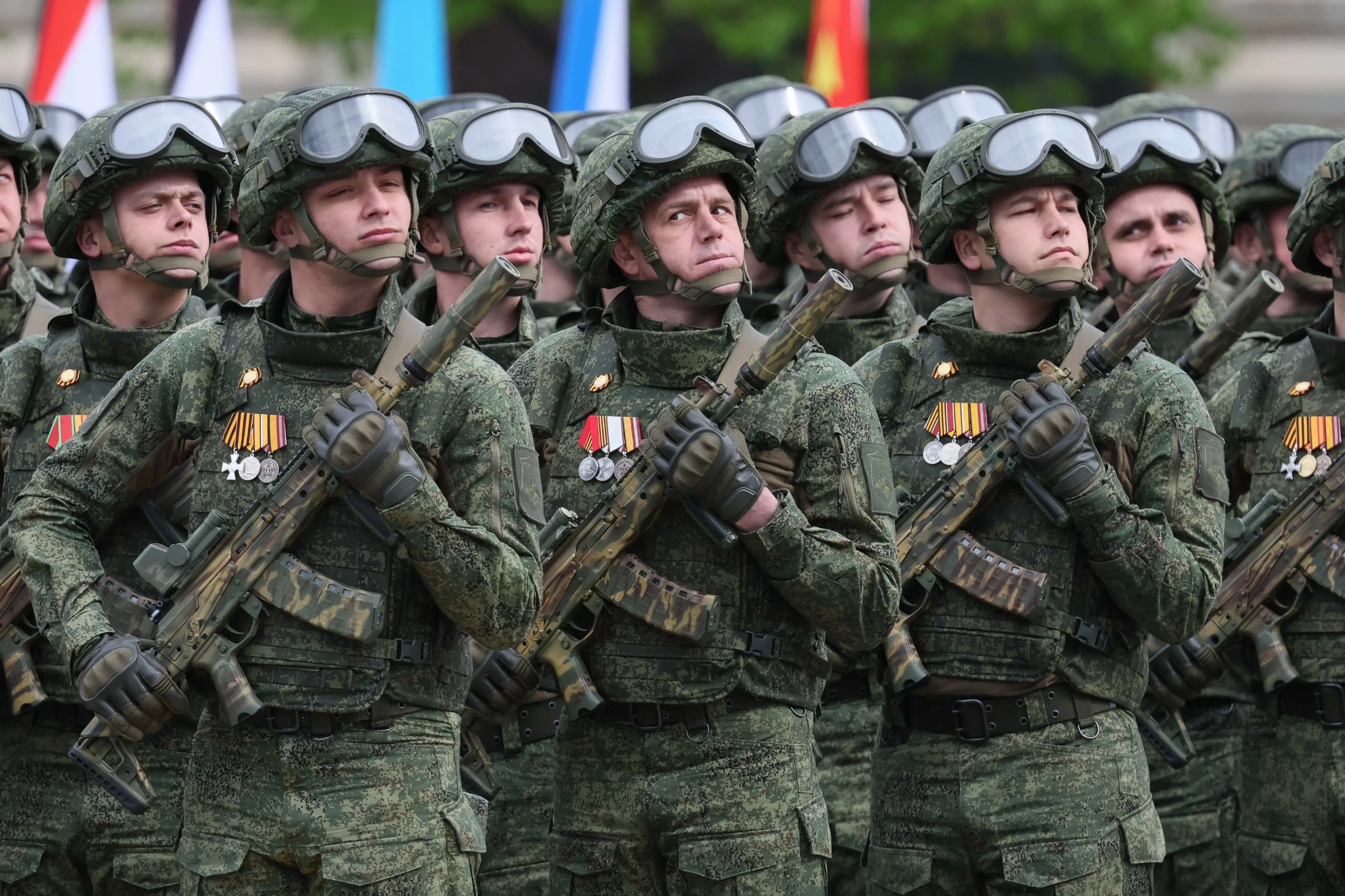 Putin attends scaled-back WW2 victory parade