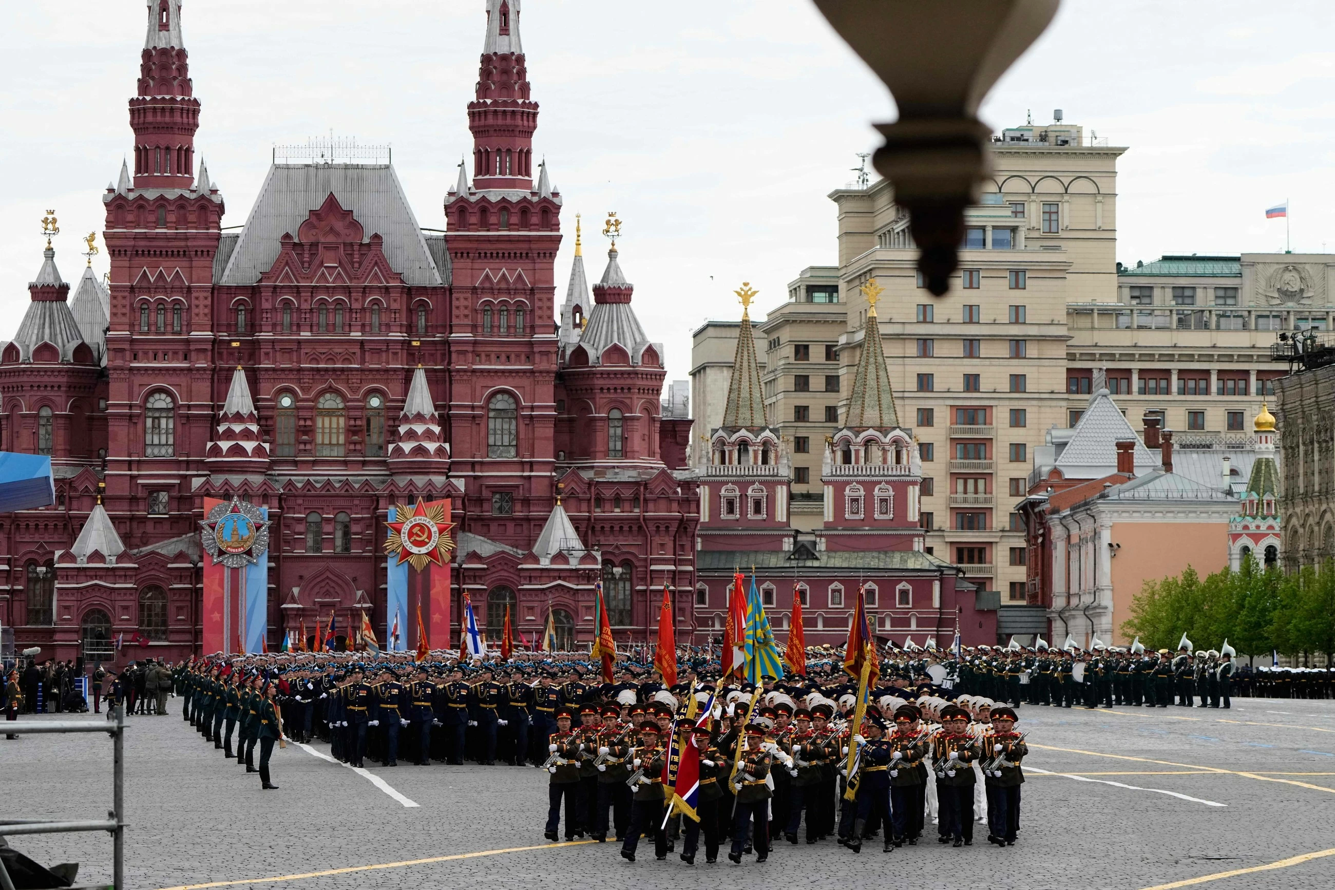 Putin attends scaled-back WW2 victory parade
