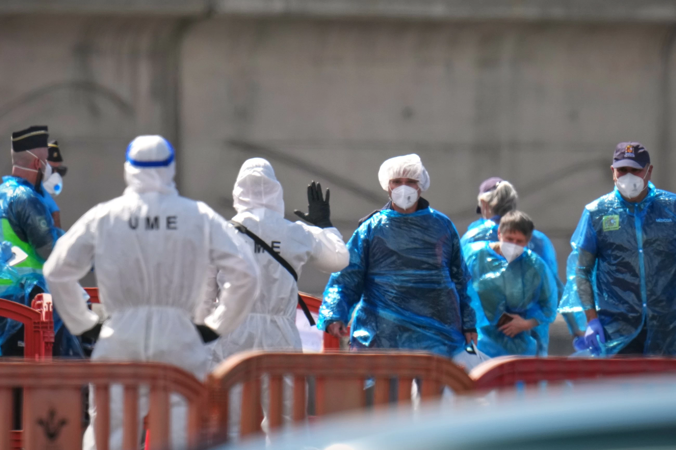 Evacuation of hantavirus-hit ship begins in Canary Islands