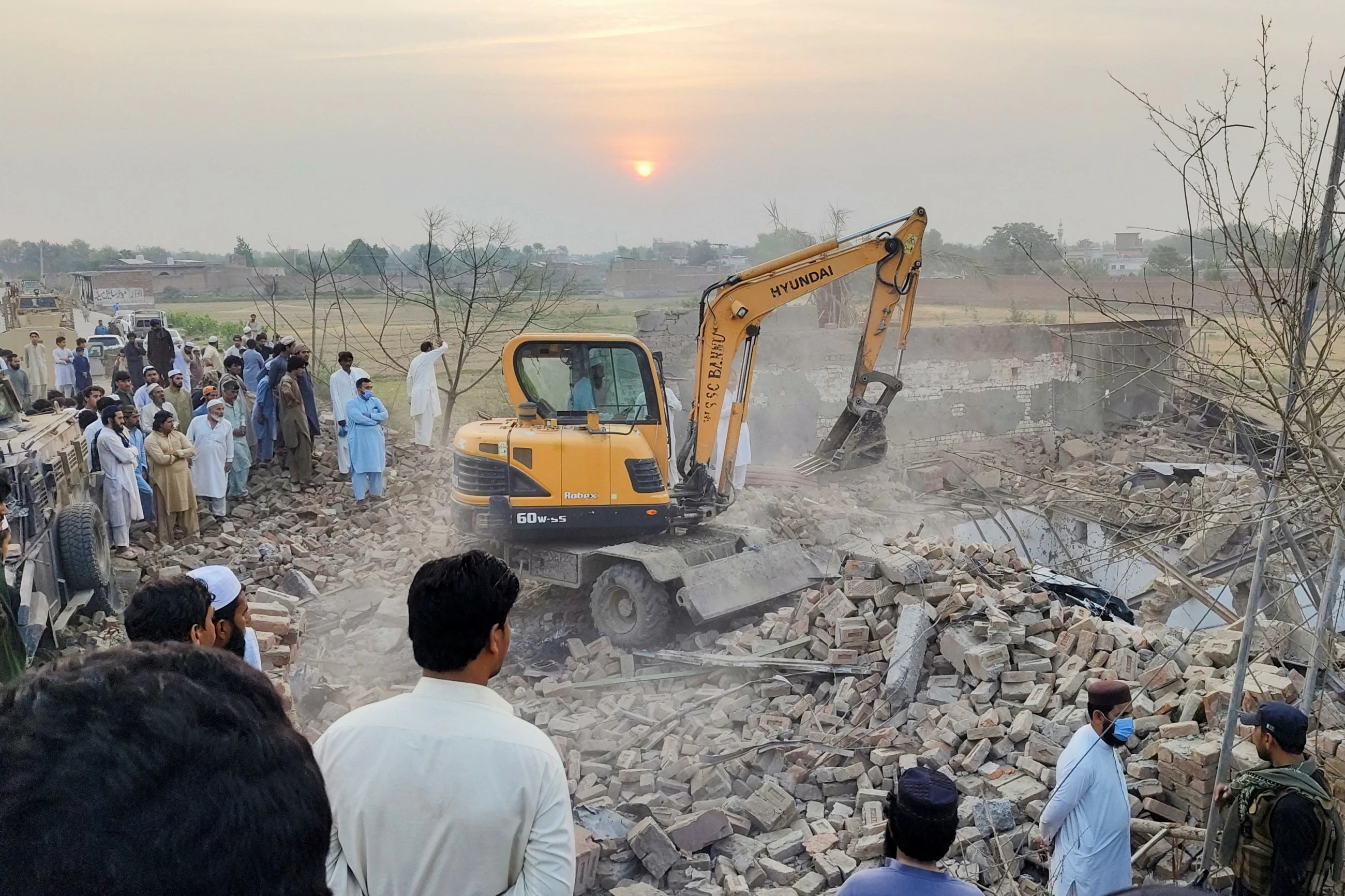 15 police officers killed in suicide attack on checkpoint in Pakistani city of Bannu