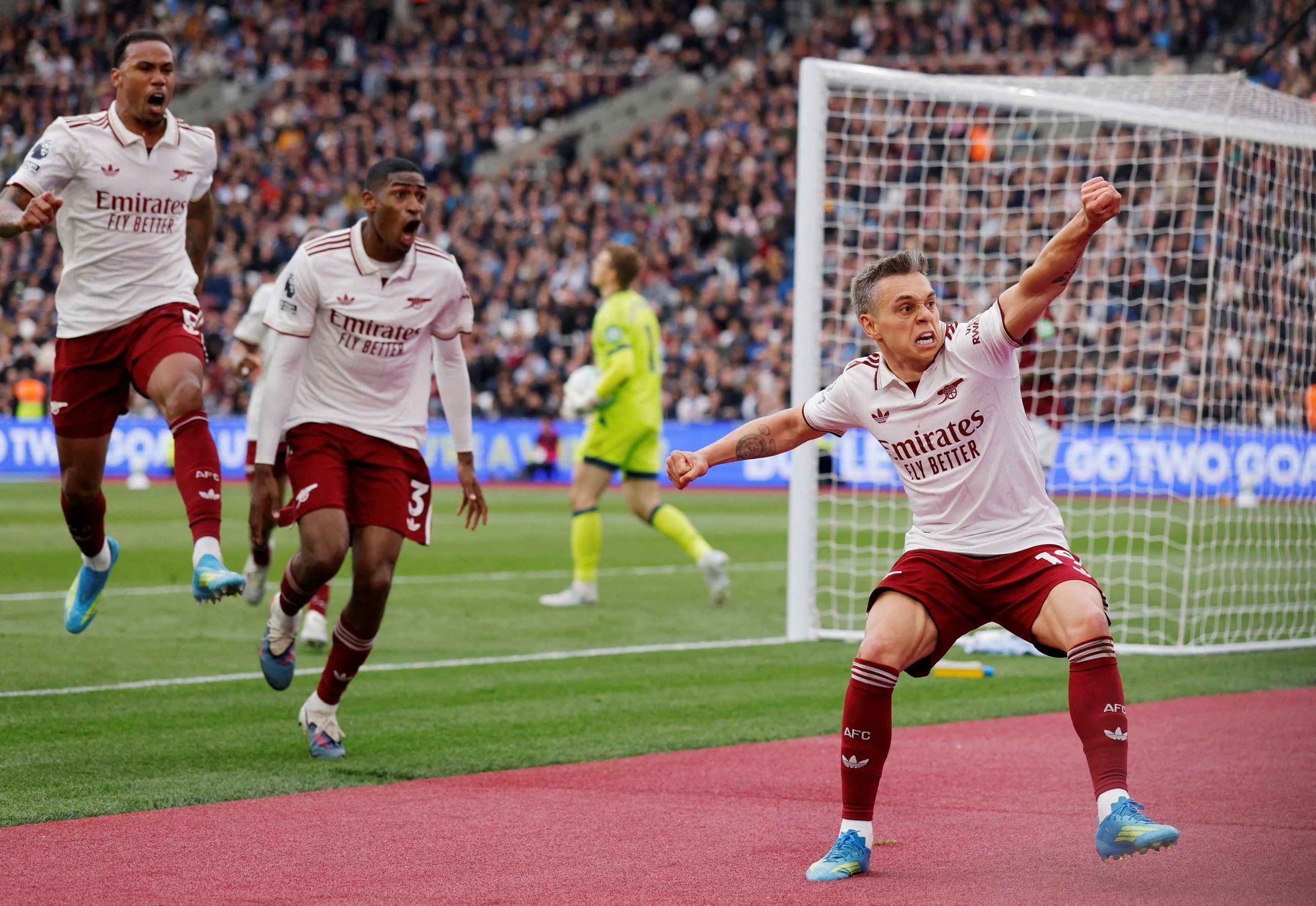 Arsenal survive VAR drama to move closer to title with win vs Hammers
