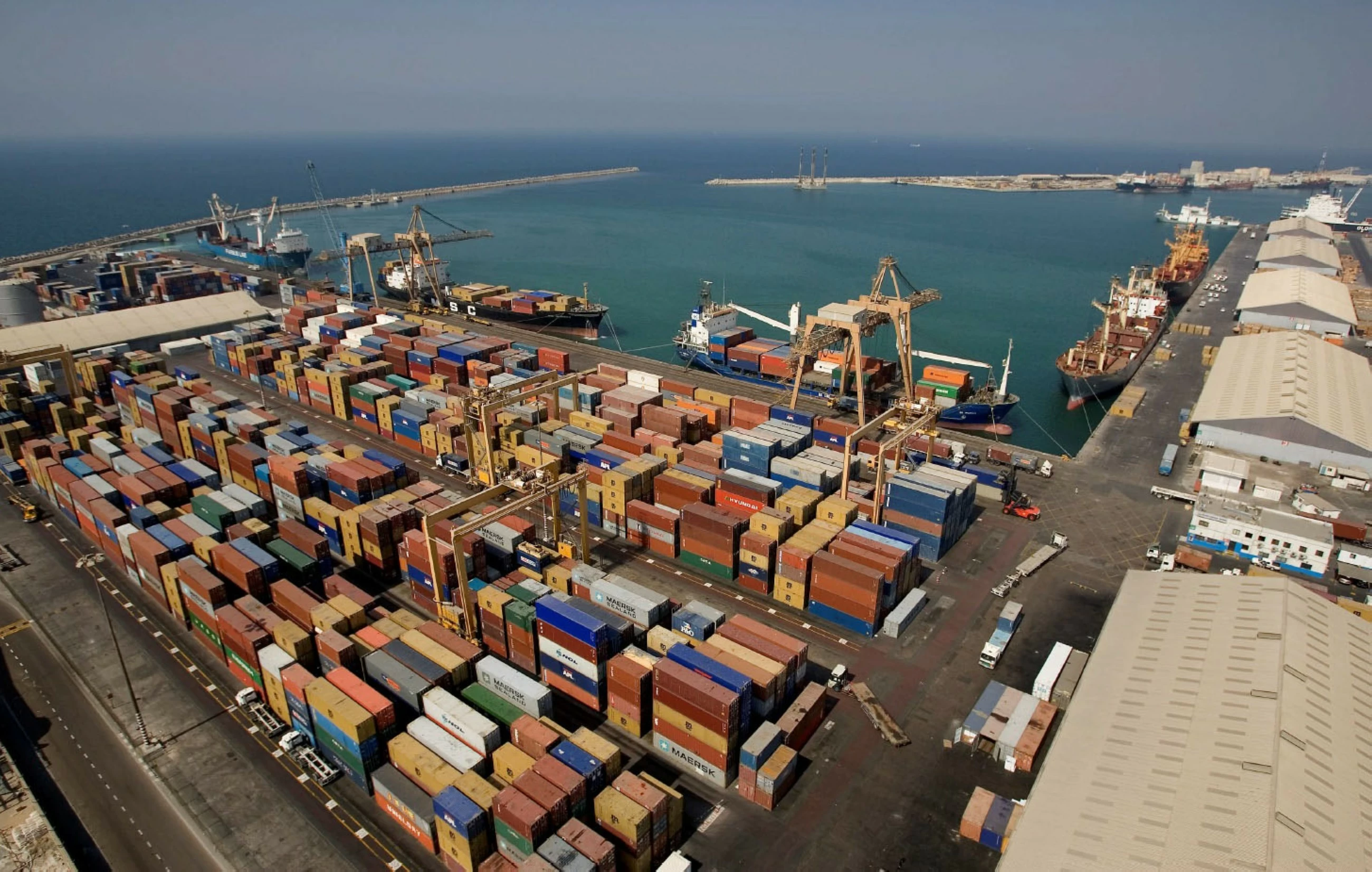 Sharjah Customs sets up integrated logistics corridor with Oman related news image from source feed.