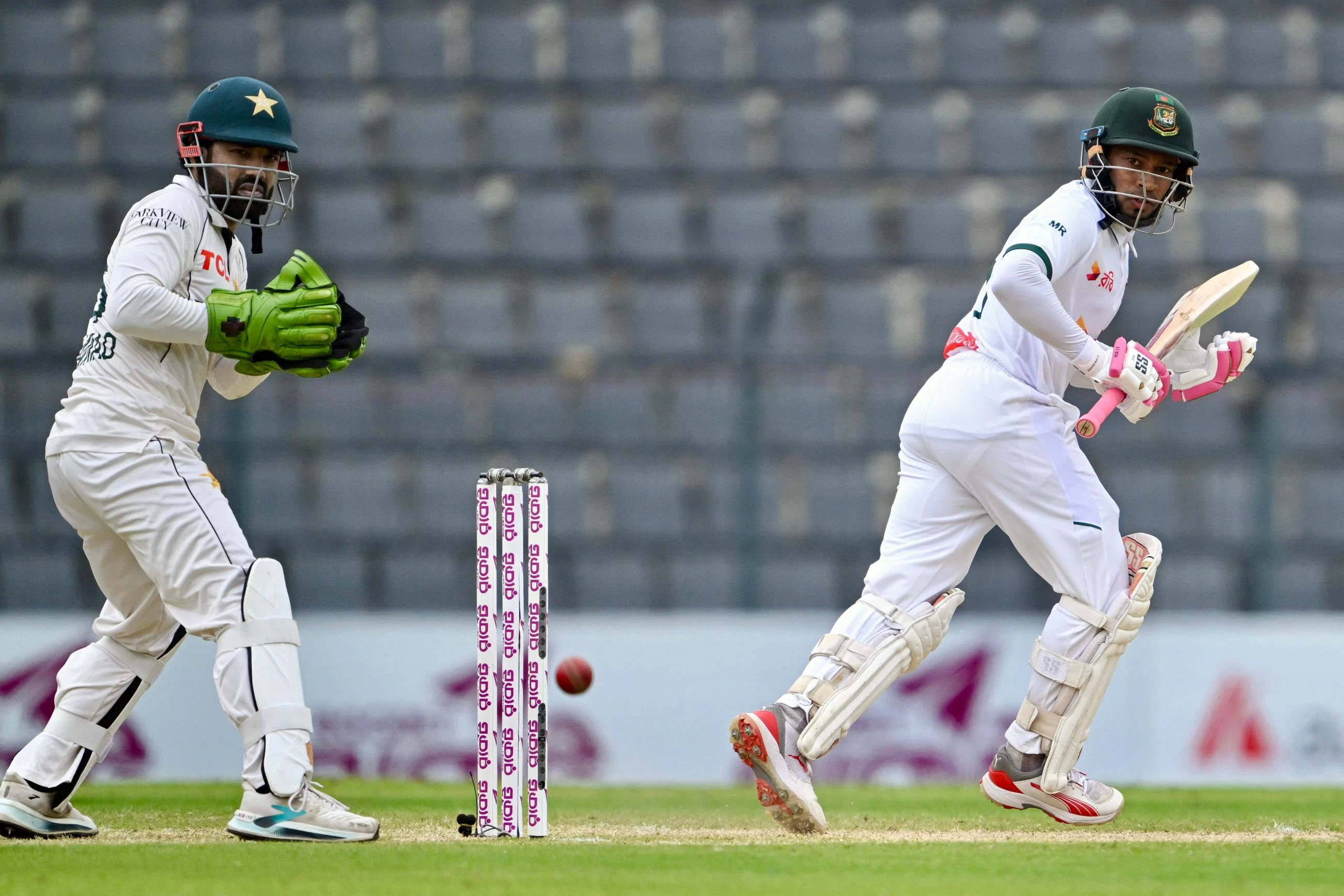 Mushfiqur ton leaves Pakistan needing record run chase to beat Bangladesh