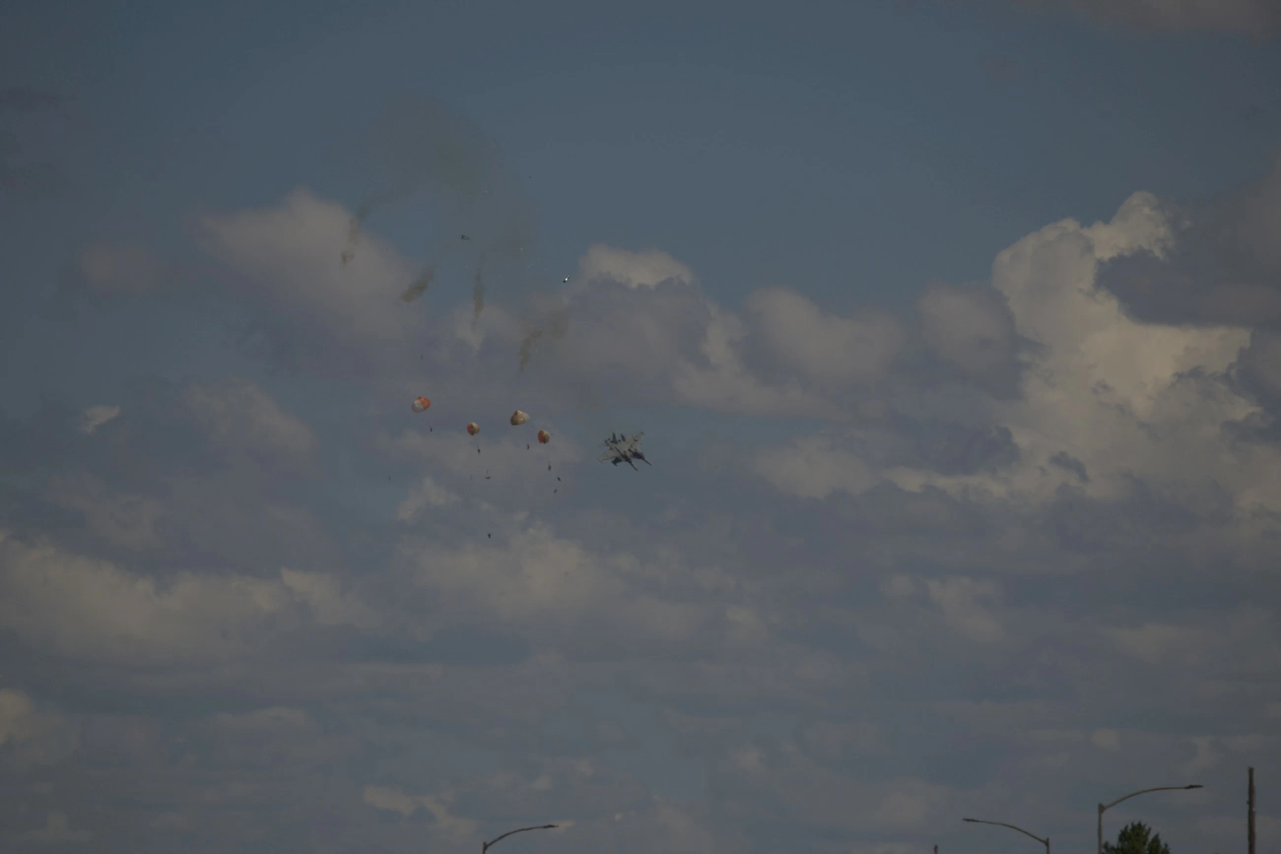 VIDEO: Four crew members eject safely after two jets crash during air show in US