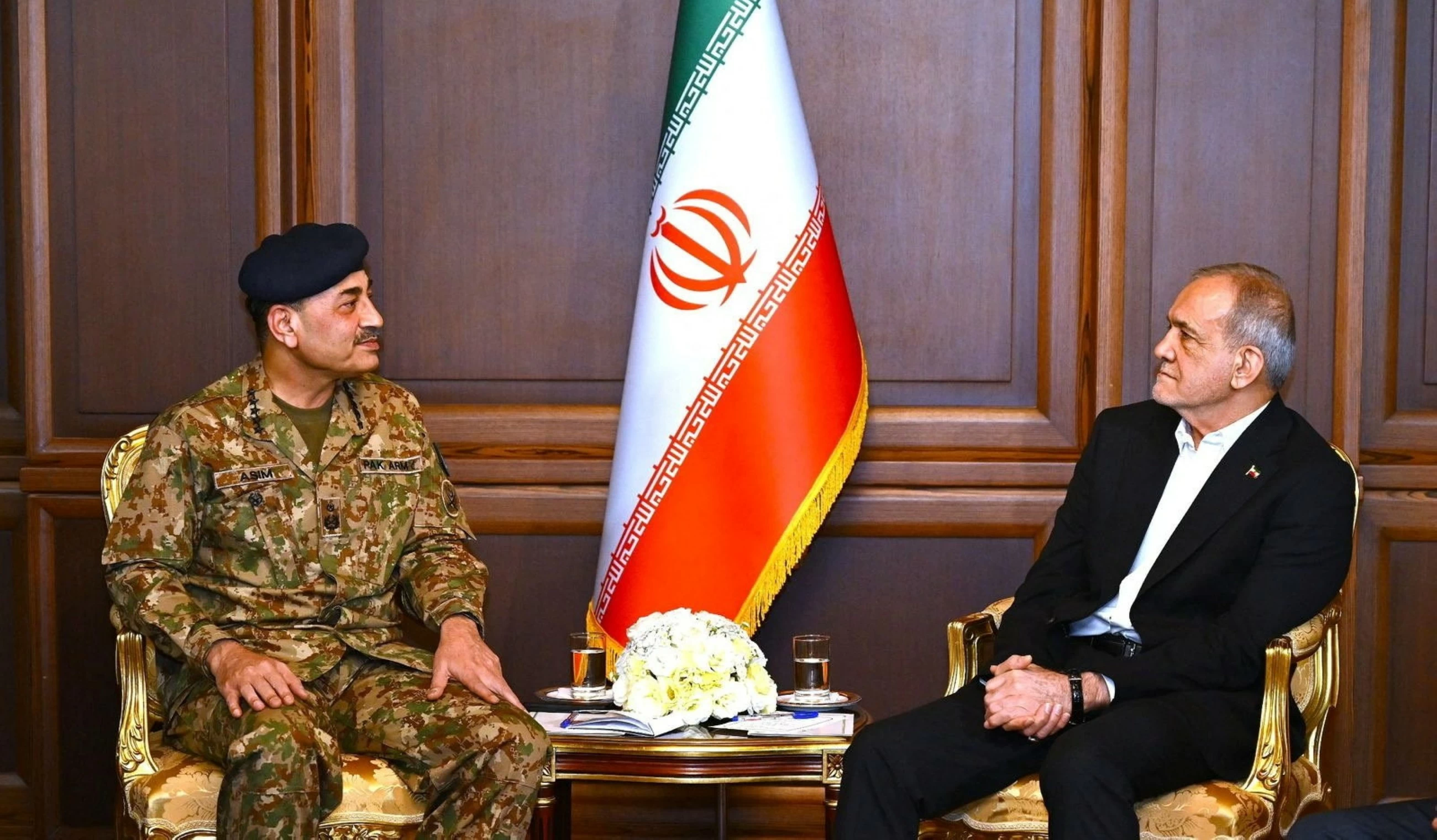 Pakistan army chief due in Iran as Trump says talks on 'borderline'