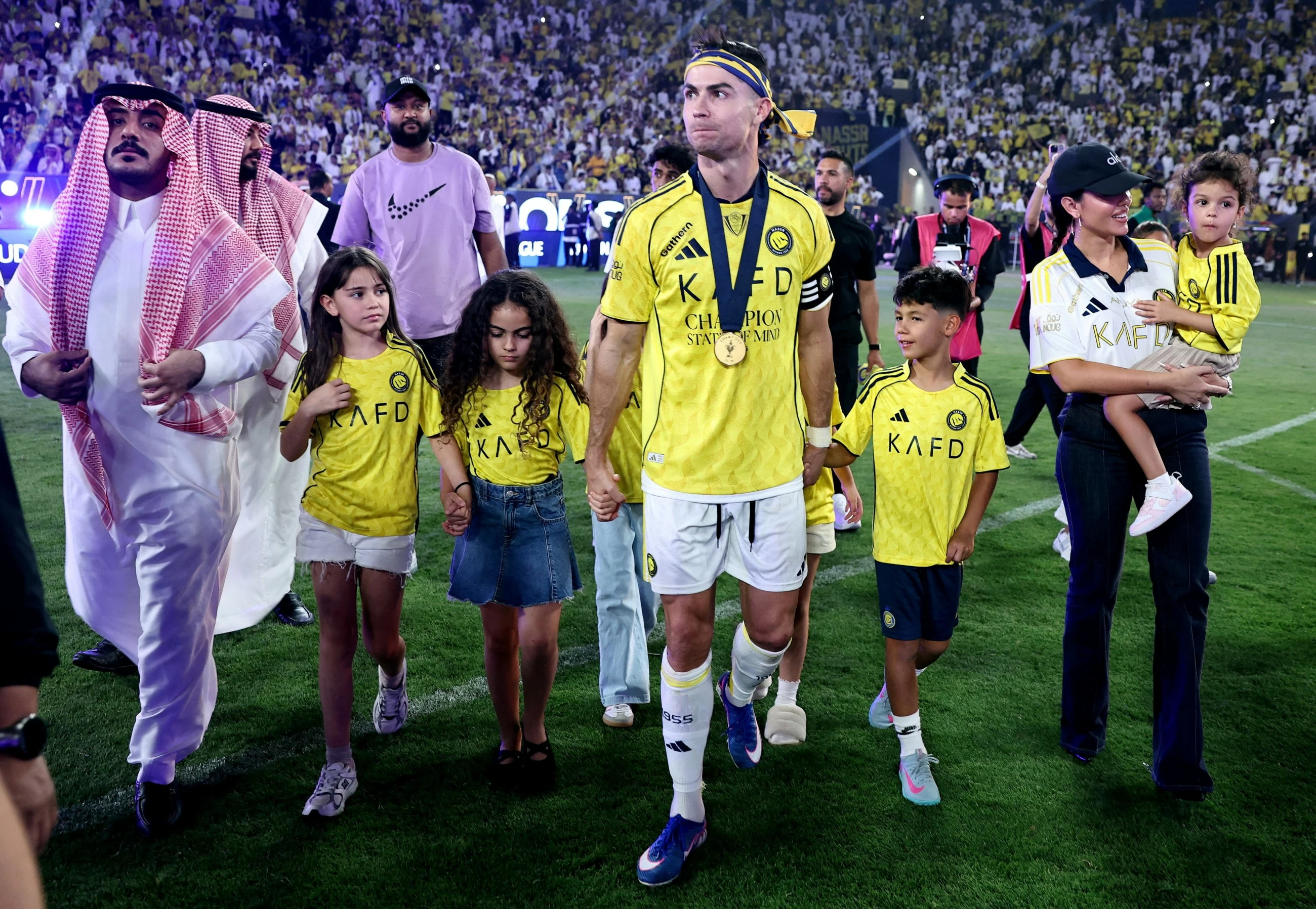 Ronaldo ends Saudi trophy drought with 2 goals in Al Nassr's win to clinch league title