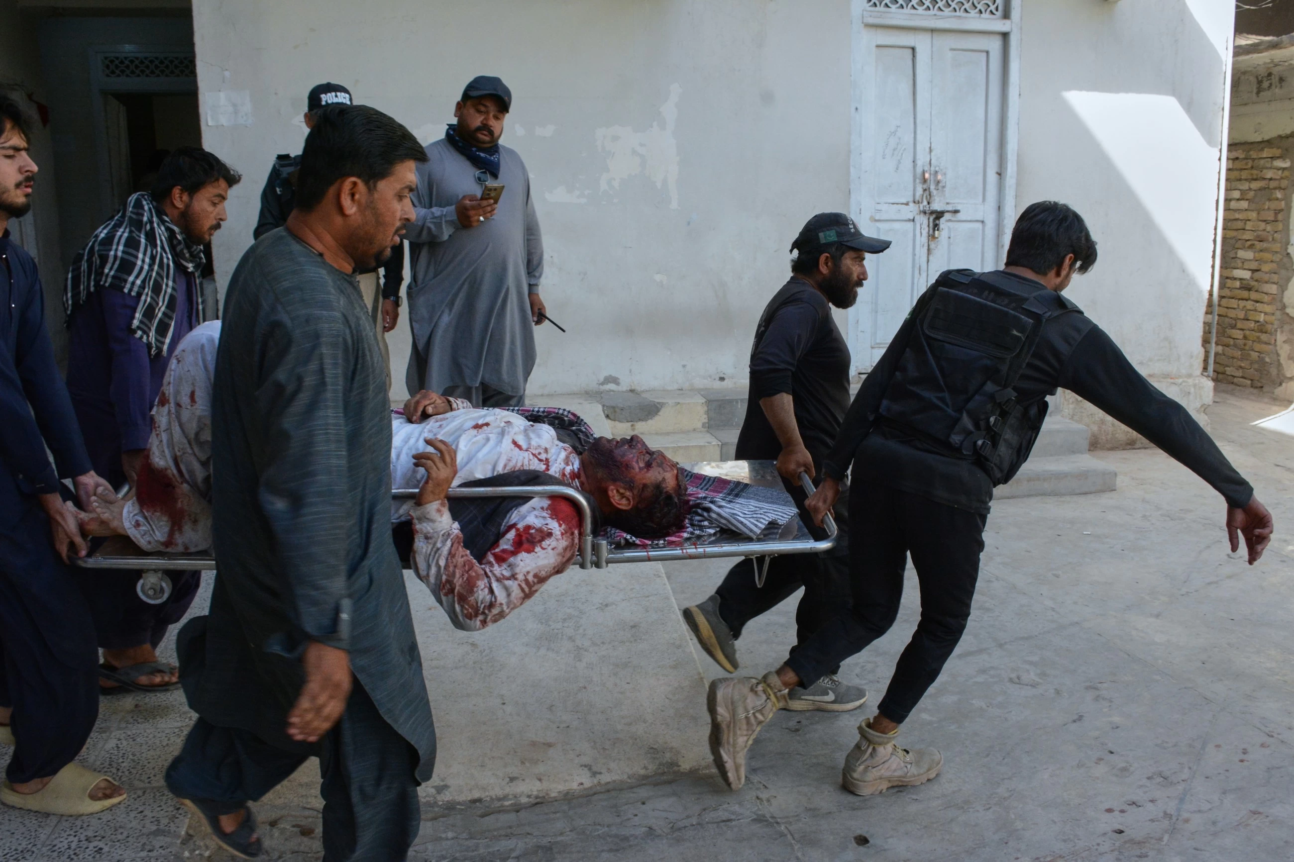 Powerful bomb explosion kills 24 in Pakistan