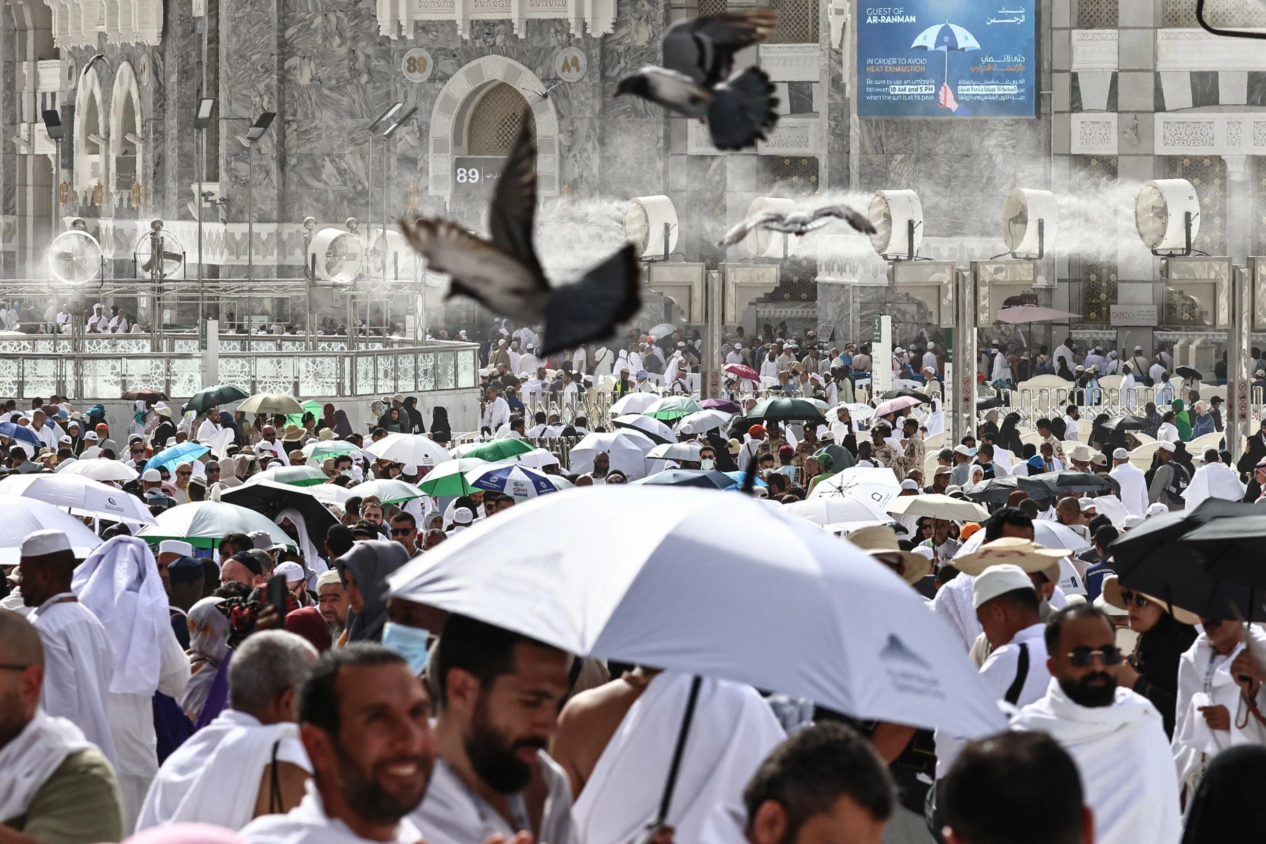VIDEO: Pilgrims begin Hajj in sweltering heat