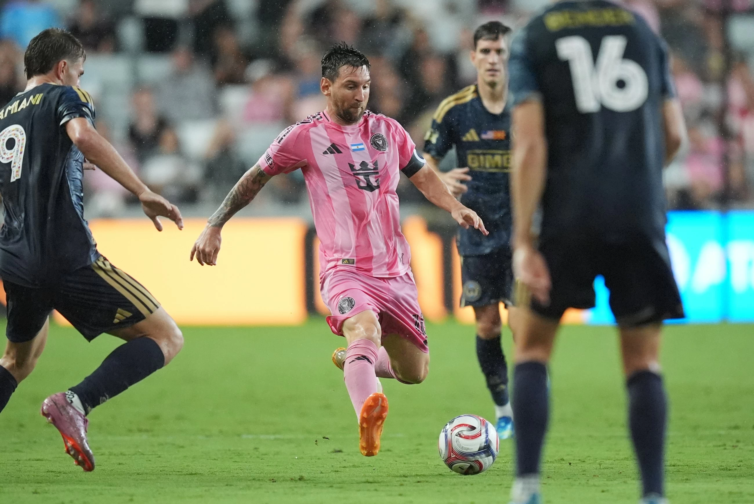 Messi exits MLS game in injury scare ahead of WC