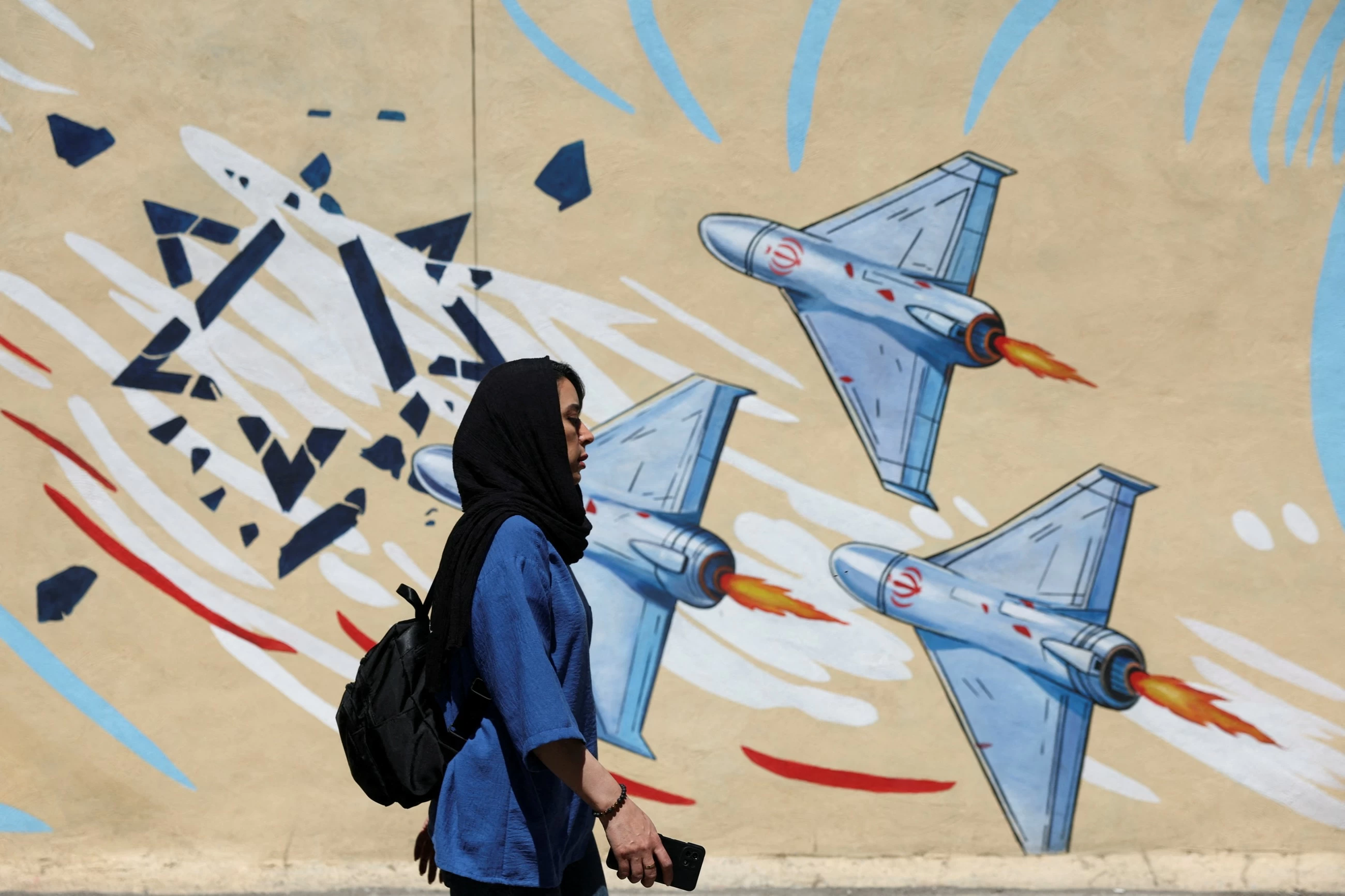 US launches fresh strikes on Iran amid peace talks
