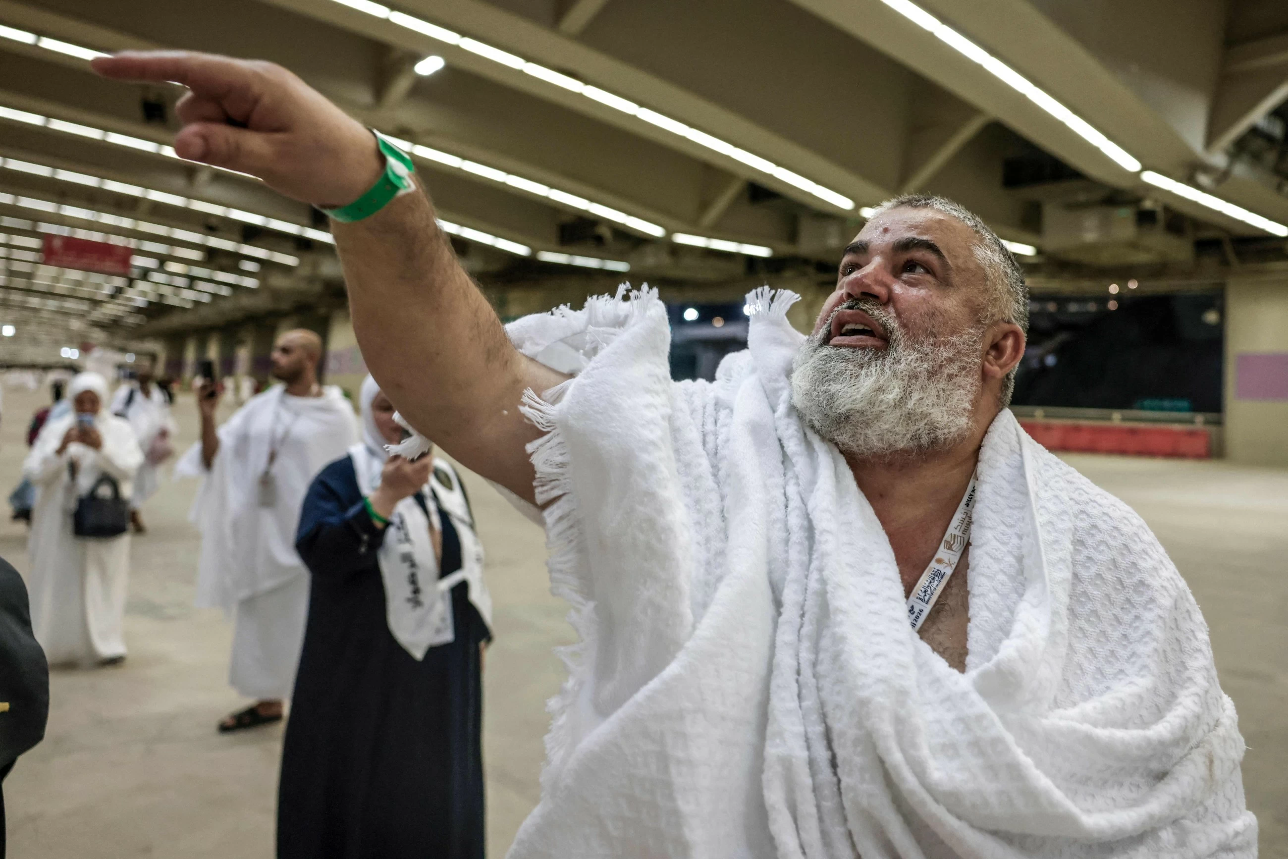 Pilgrims 'stone the devil' in final ritual at Hajj gripped by intense heat