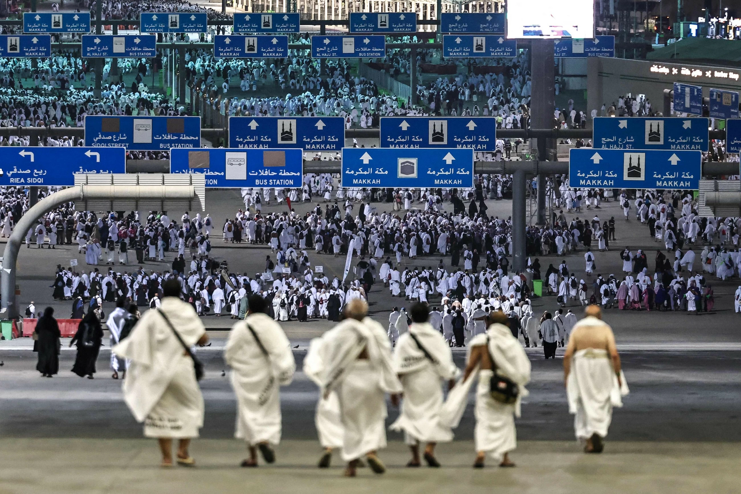 Pilgrims 'stone the devil' in final ritual at Hajj gripped by intense heat