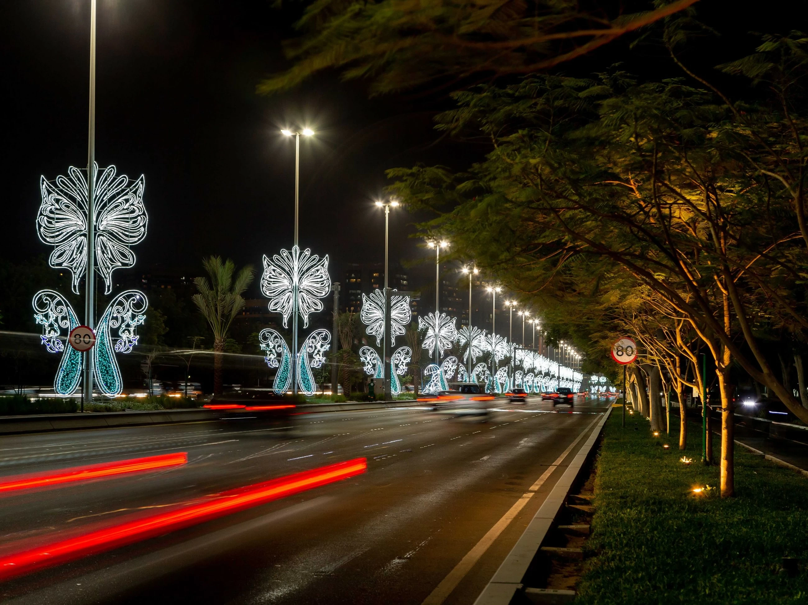 UAE embraces Eid spirit with dazzling lights, bustling markets