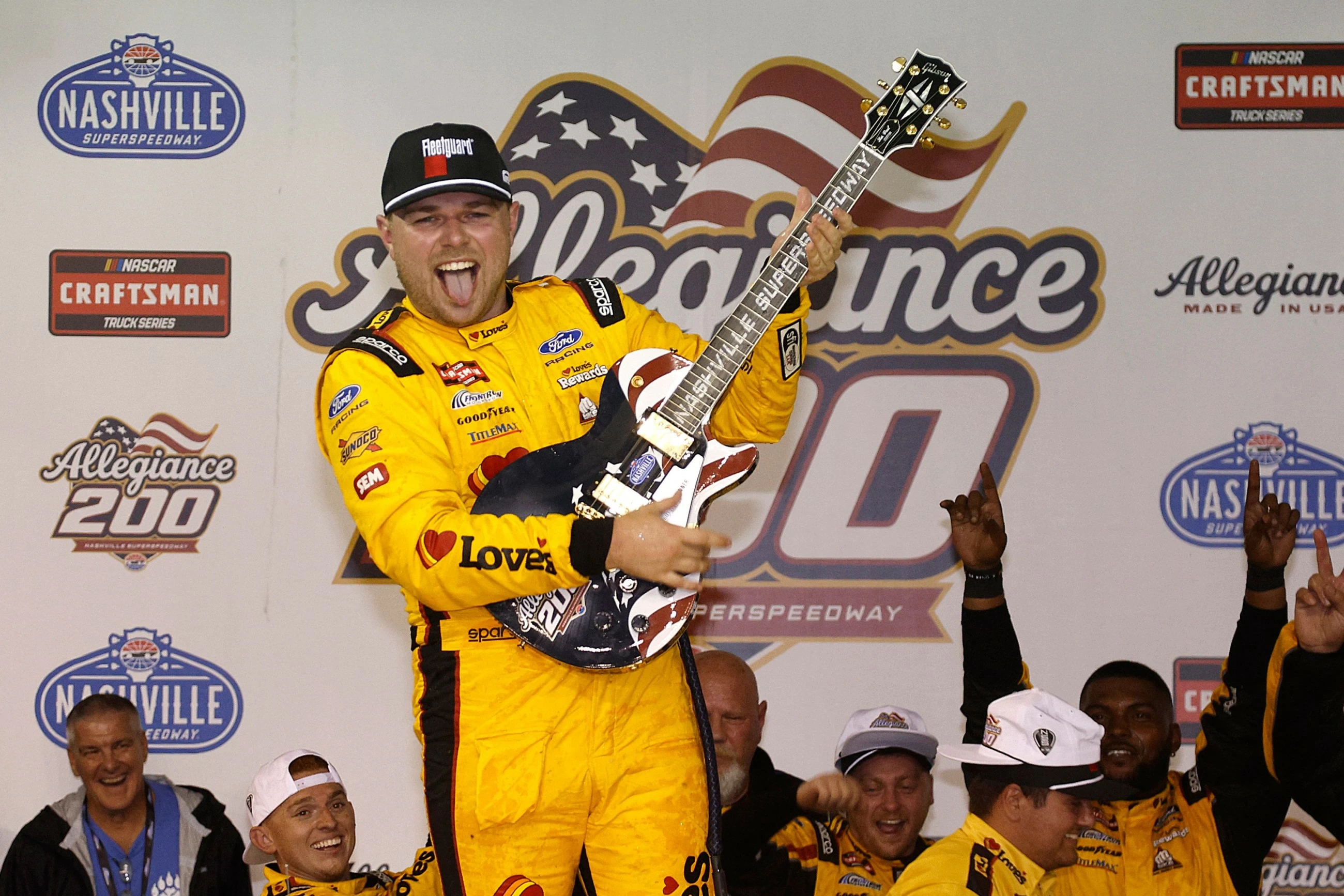 Layne Riggs delivers last-lap pass for Truck Series win at Nashville