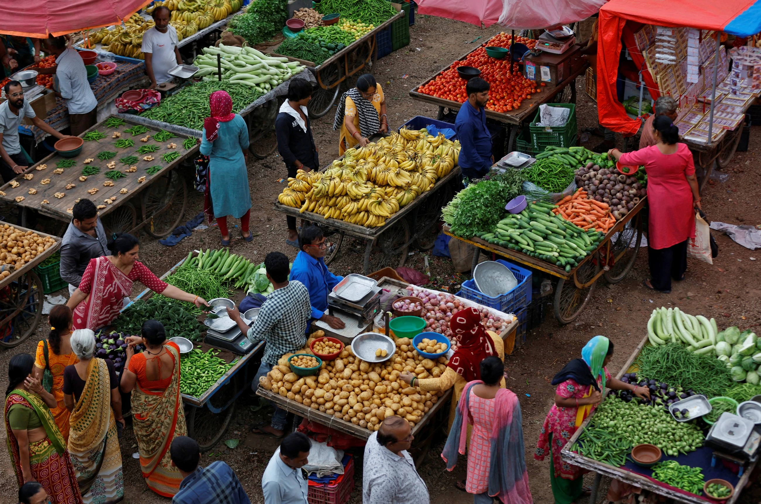 India says retail inflation may accelerate on fuel price rise