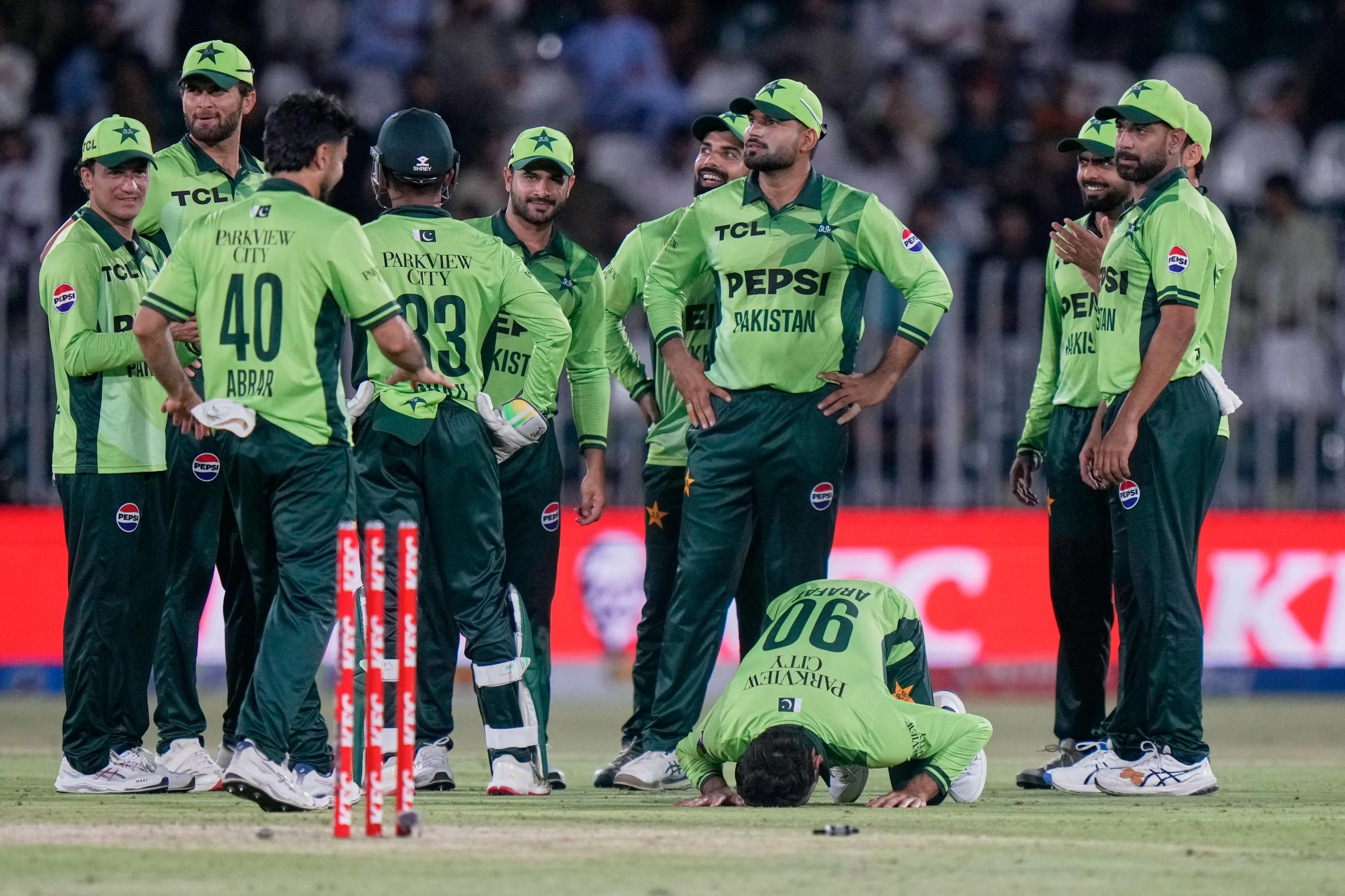 Debutant Minhas helps Pakistan beat Australia in ODI series opener