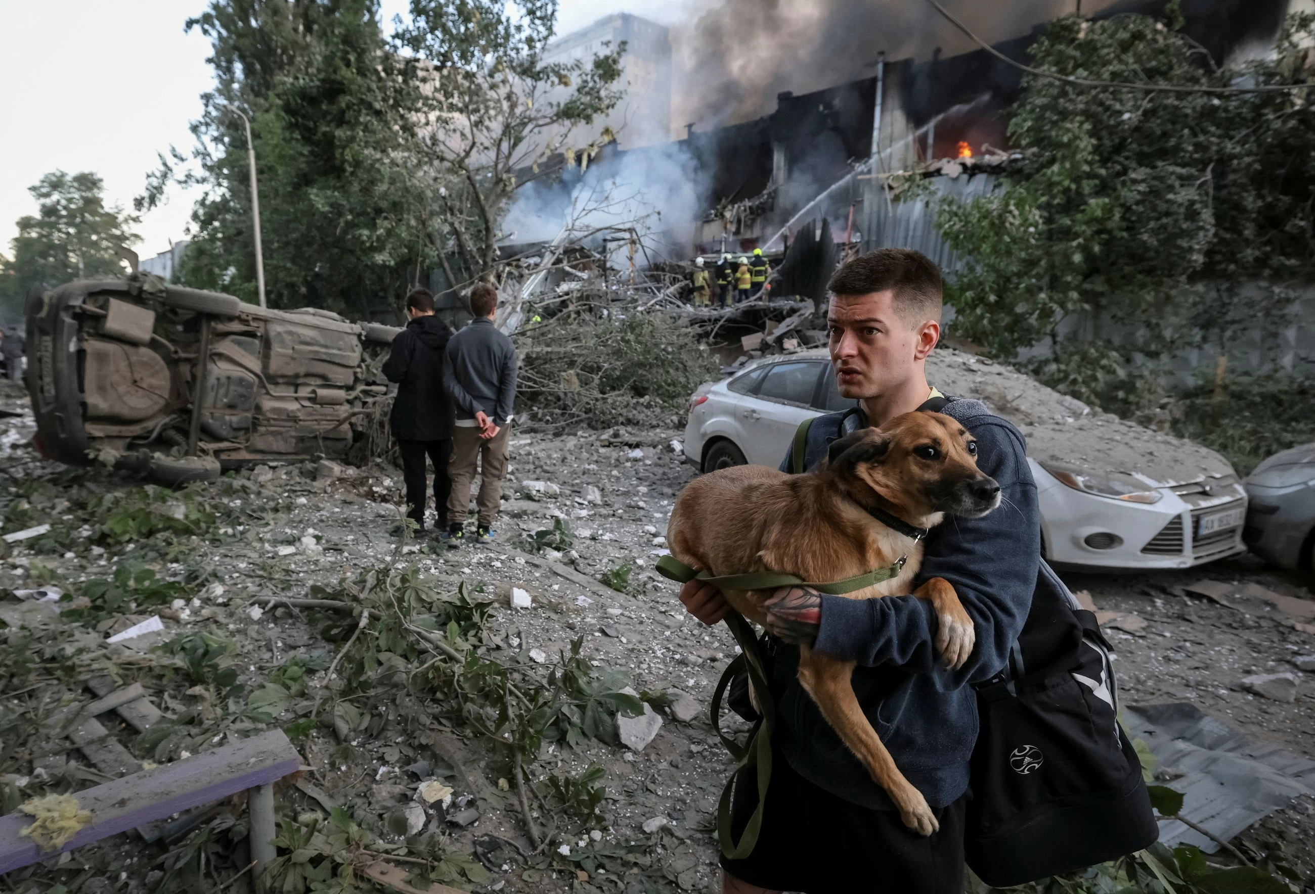 Russian attack kills at least 14 in Ukraine