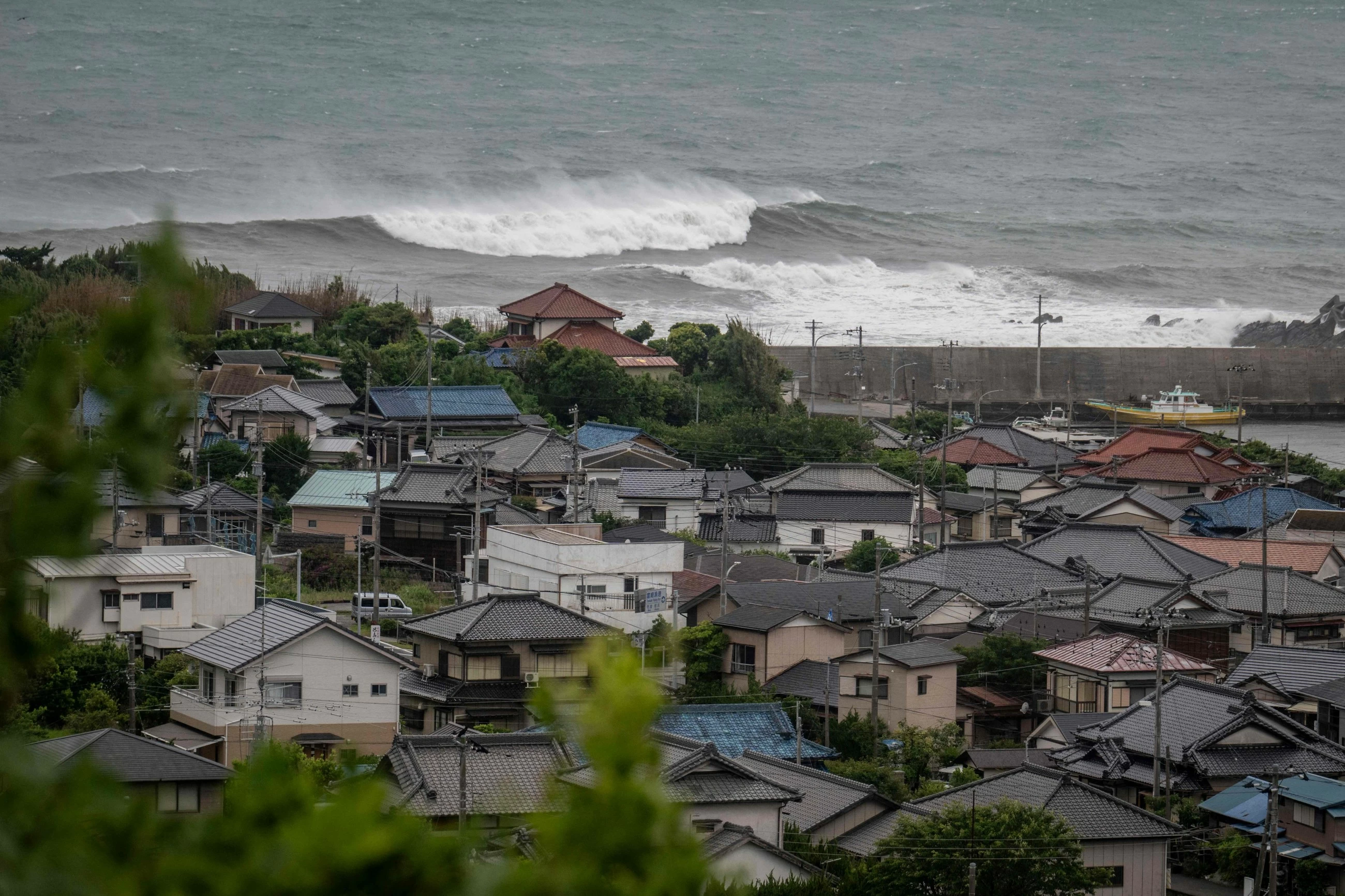 Flood warnings as storm moves towards Tokyo