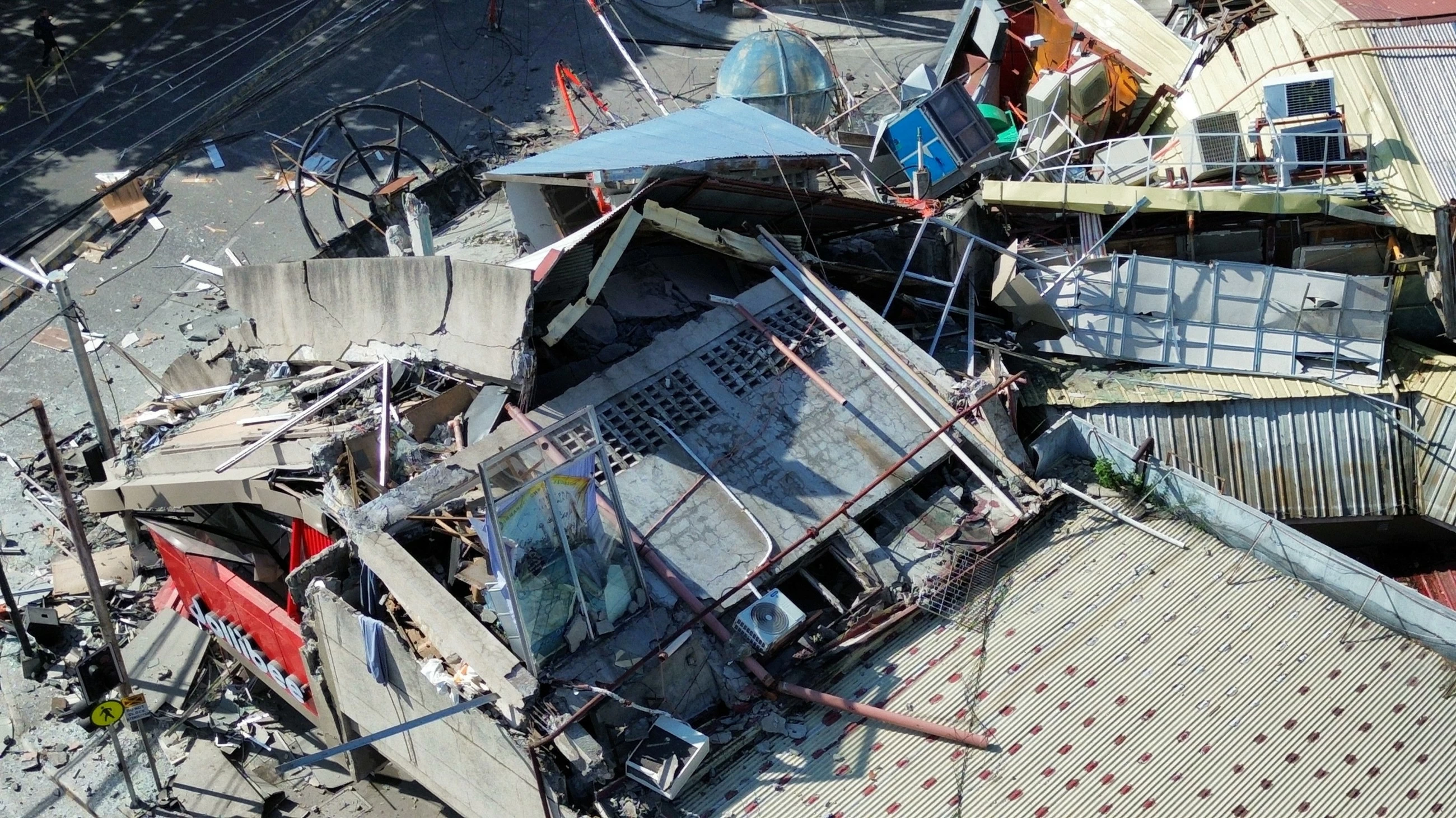 Major earthquake off Philippines kills at least 15