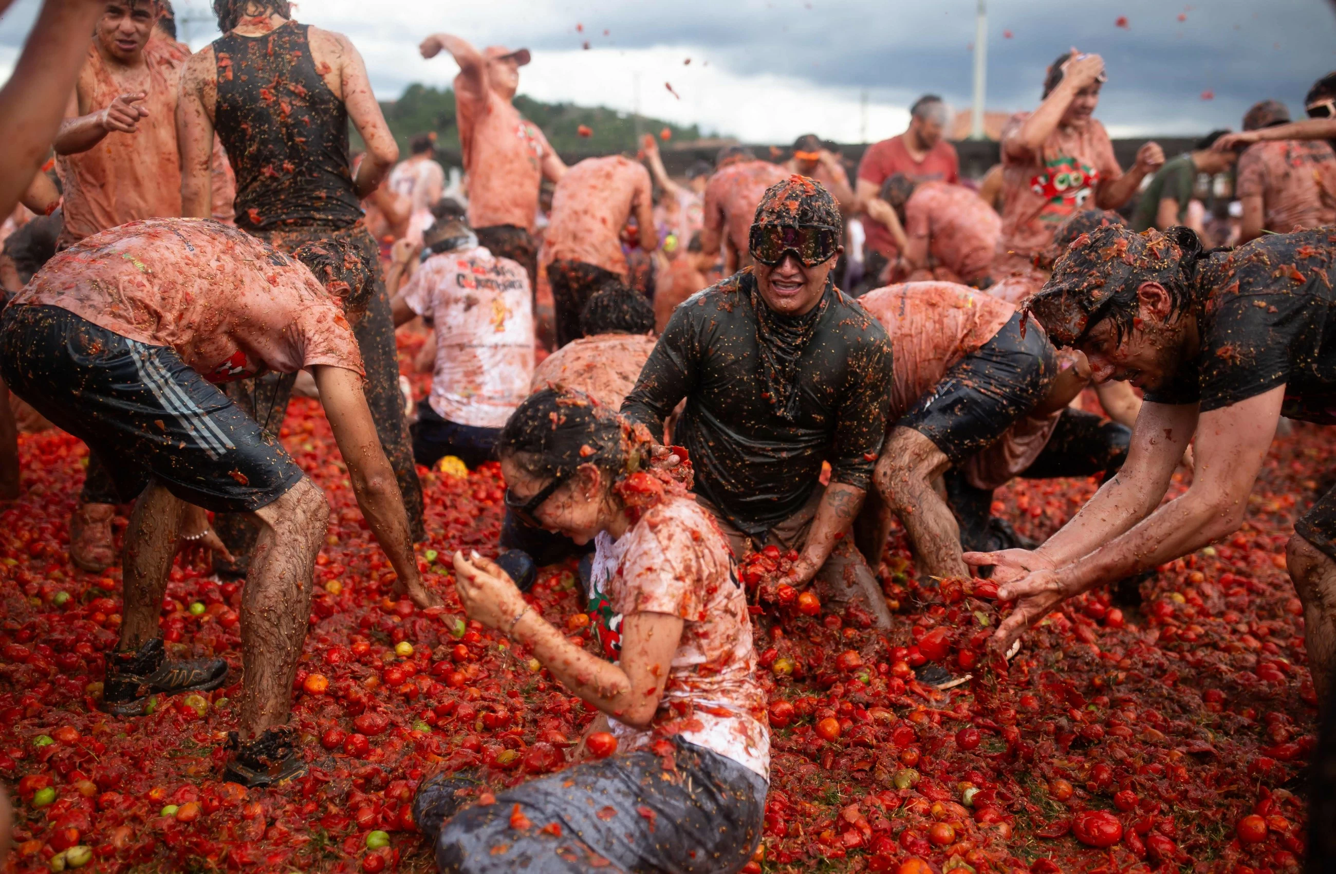 Thousands of revellers pelt each other with tomatoes at annual Tomatina festival in Colombia