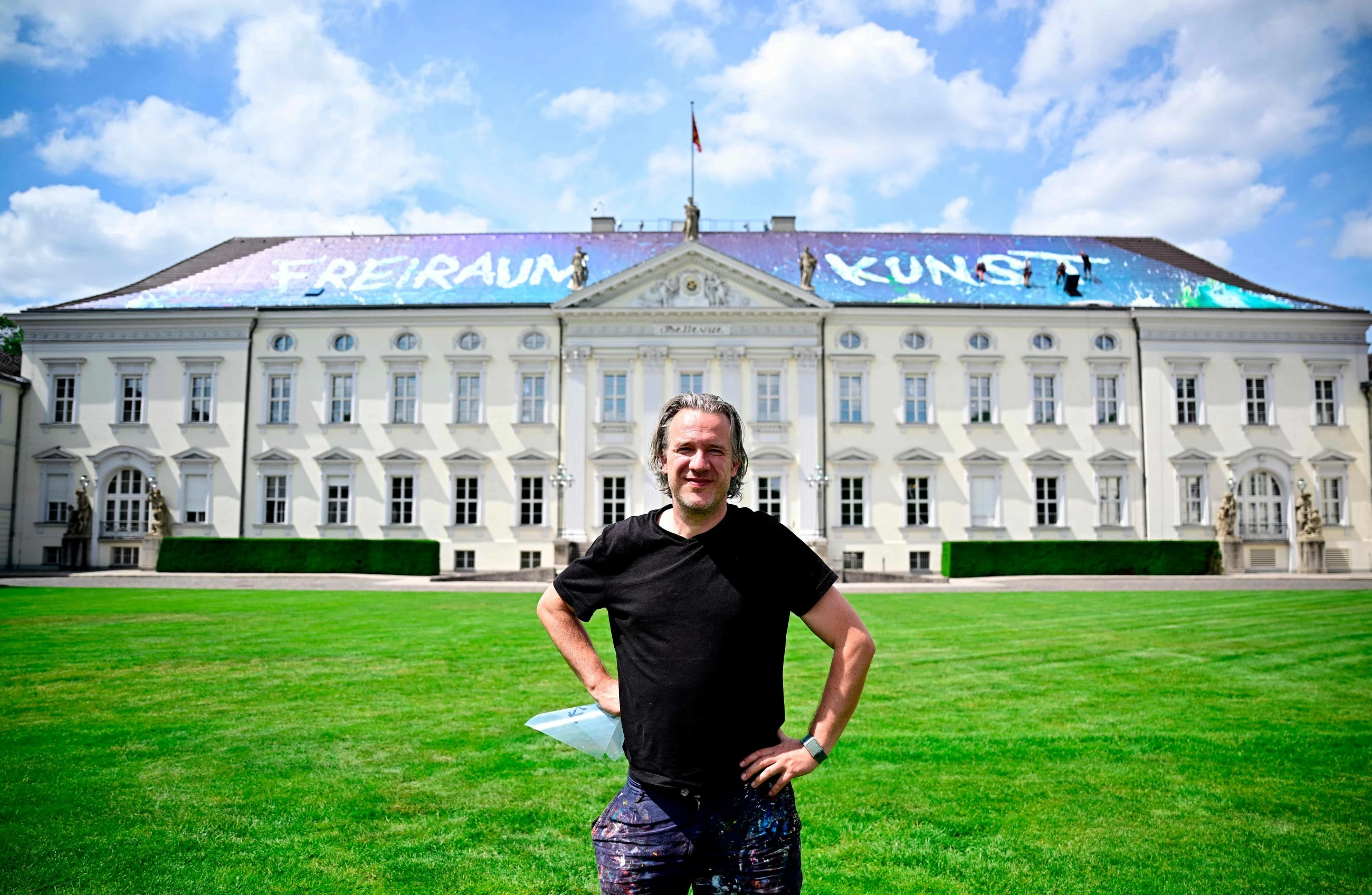 Pop-up art show gives Germans rare chance to explore President&rsquo;s residence