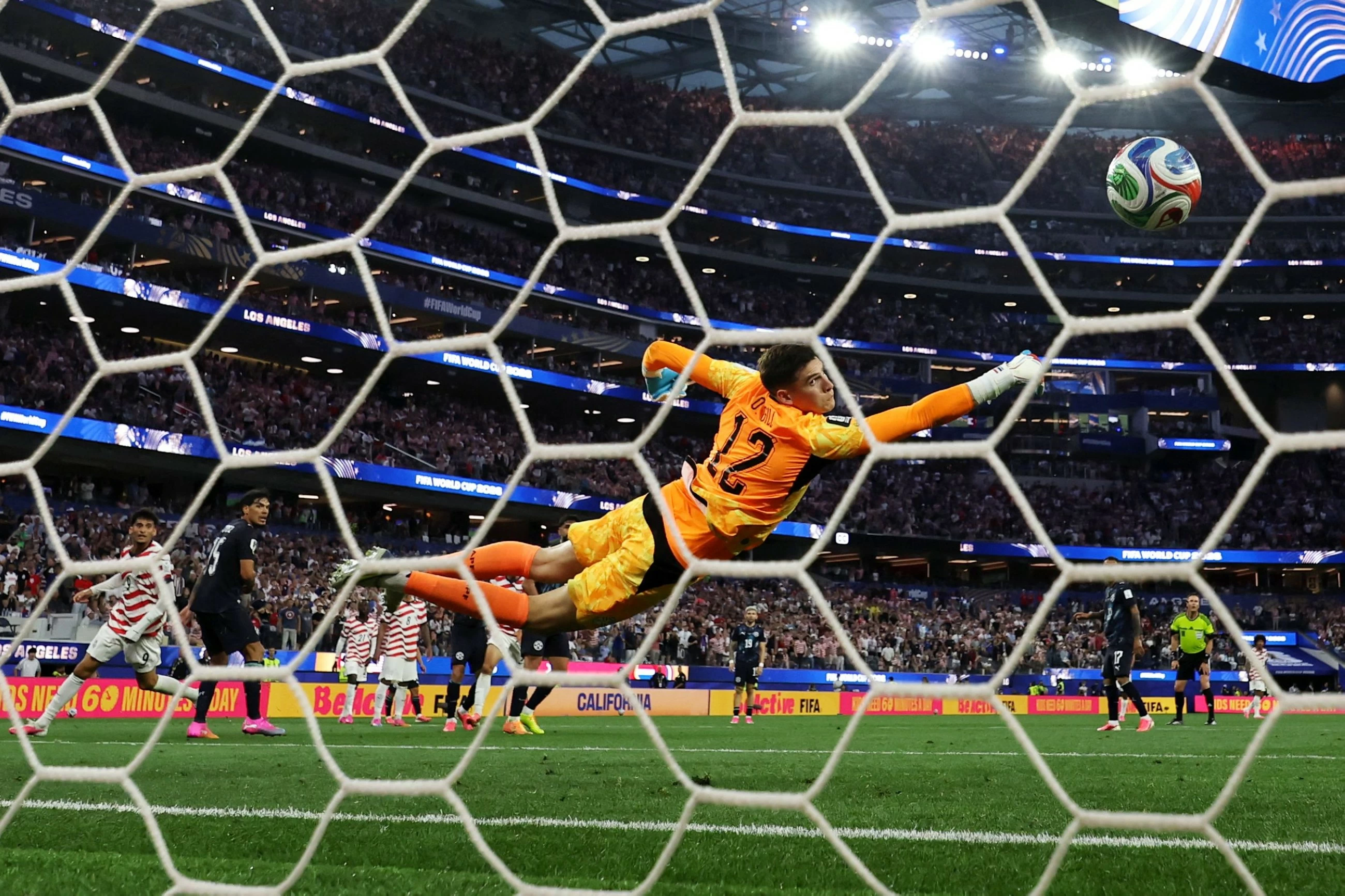 US thrash Paraguay in LA to launch home World Cup in style