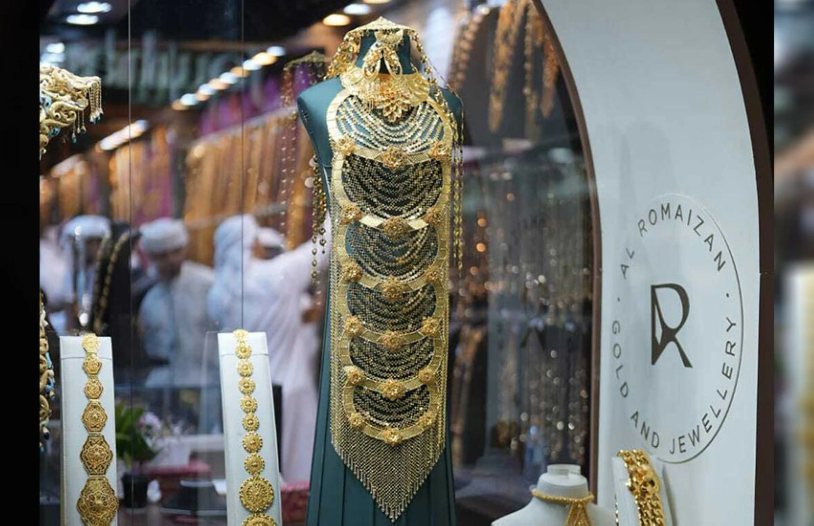 World&rsquo;s most expensive gold dress worth Dhs5m captivates visitors in Sharjah