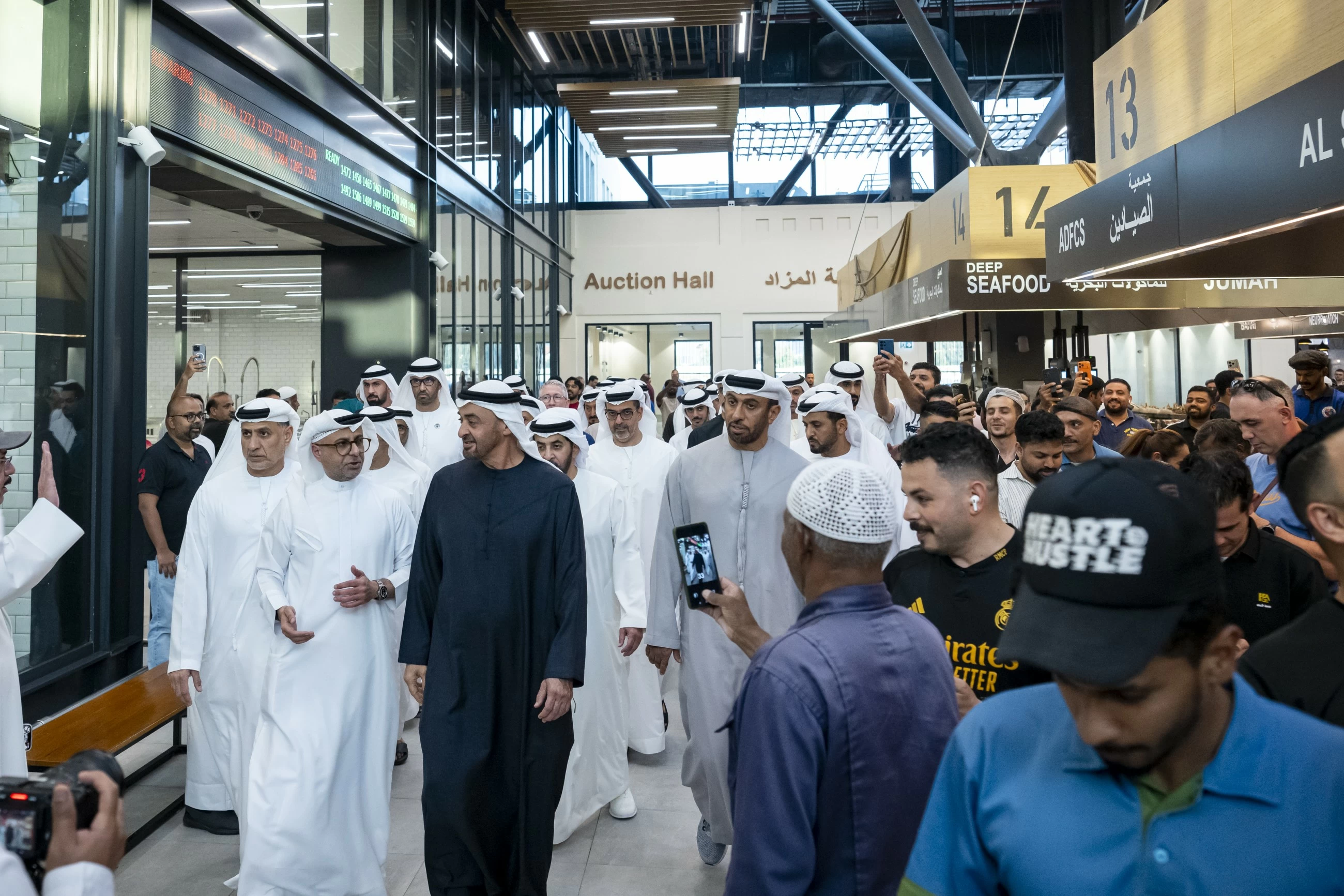 VIDEO: UAE President tours Mina Zayed Fish Market in Abu Dhabi
