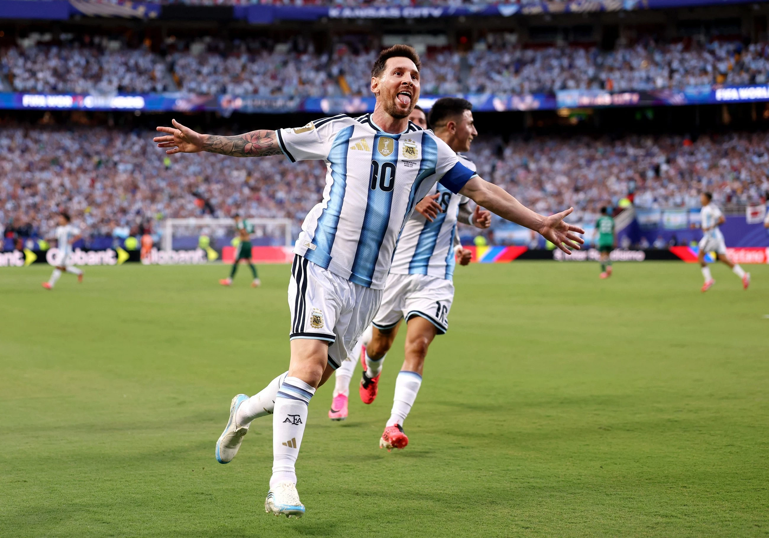 Lionel Messi stellt mit einem Hattrick den WM-Torrekord der Männer ein ...