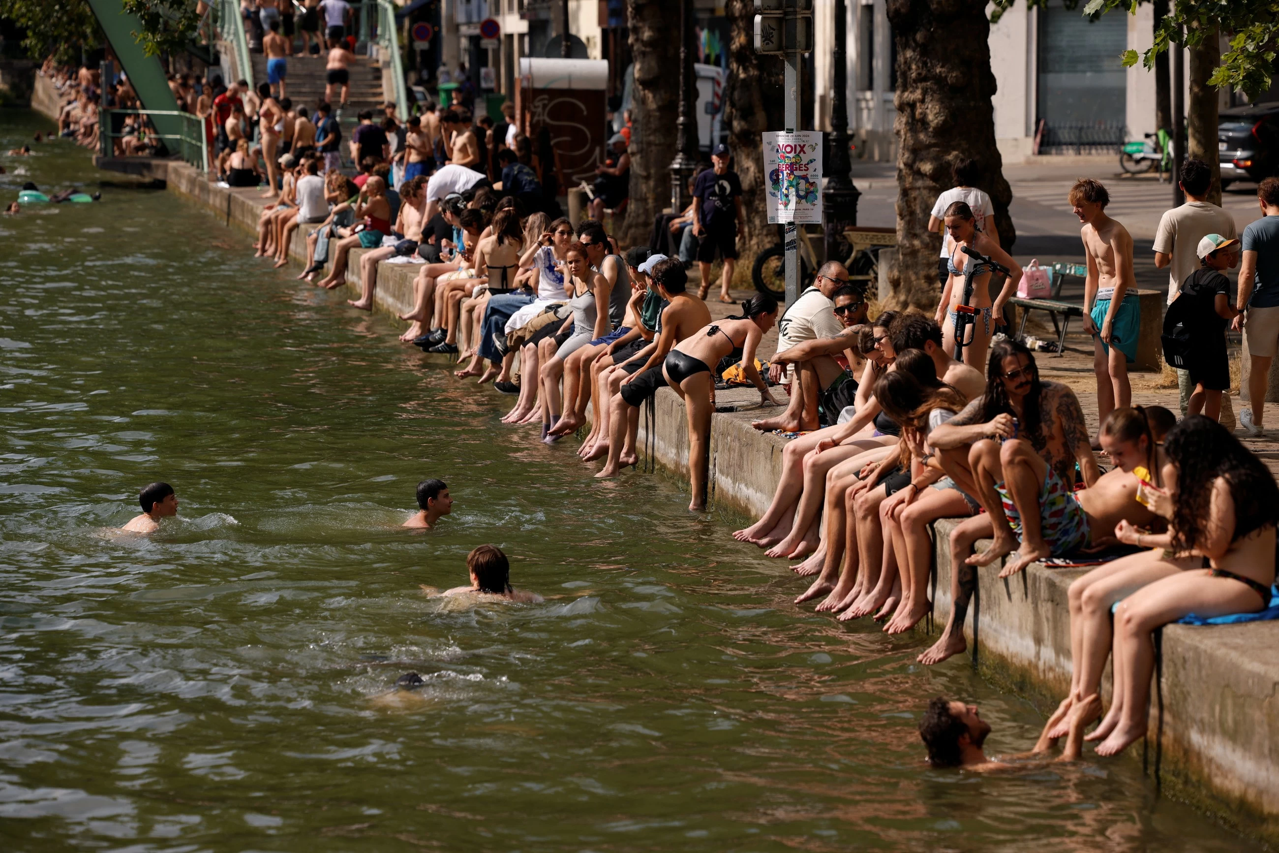 Europe swelters under heatwave, prompting crisis talks in France