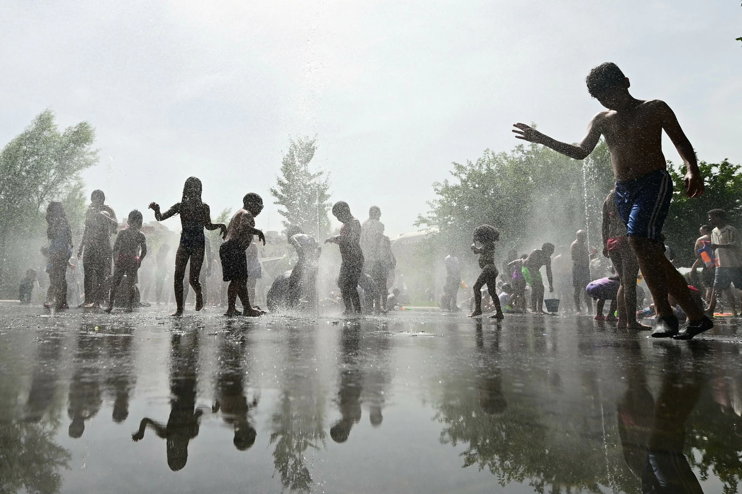 Temperatures to exceed 40&deg;C in European heatwave as three die in France