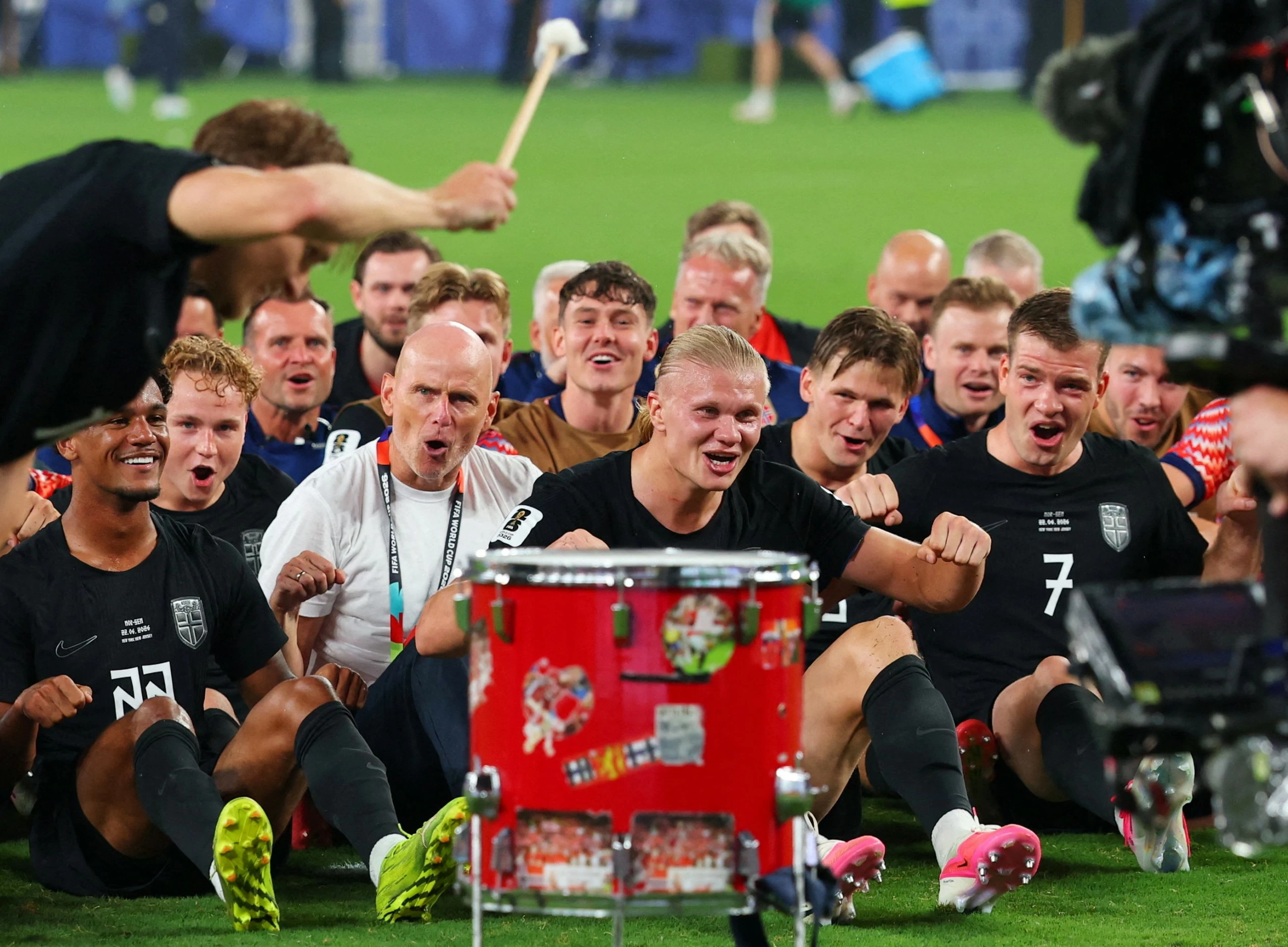 Norway beats Senegal 3-2 to reach World Cup round of 32