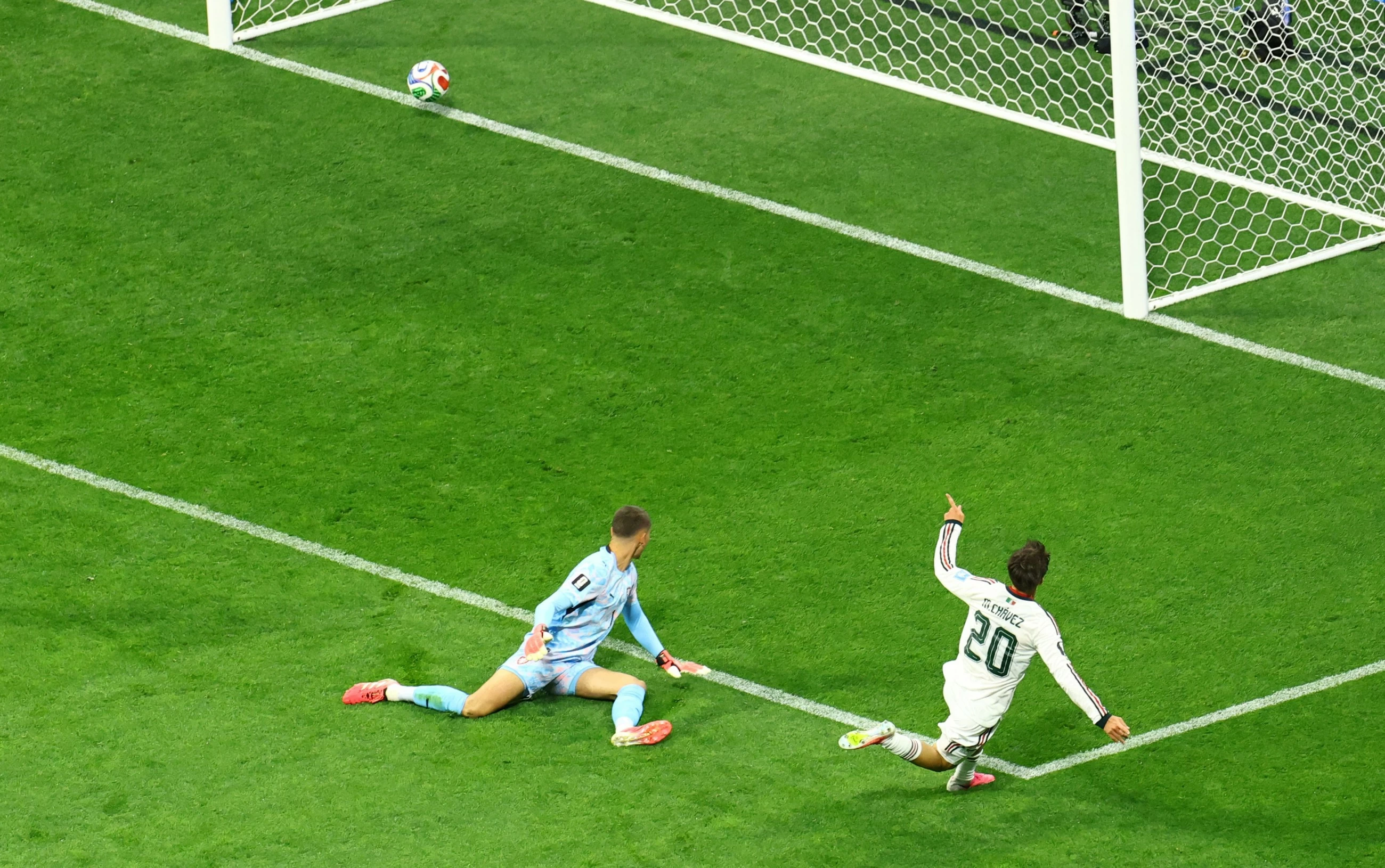 Mexico beats Czech Republic 3-0 to win all 3 World Cup group-stage matches for 1st time