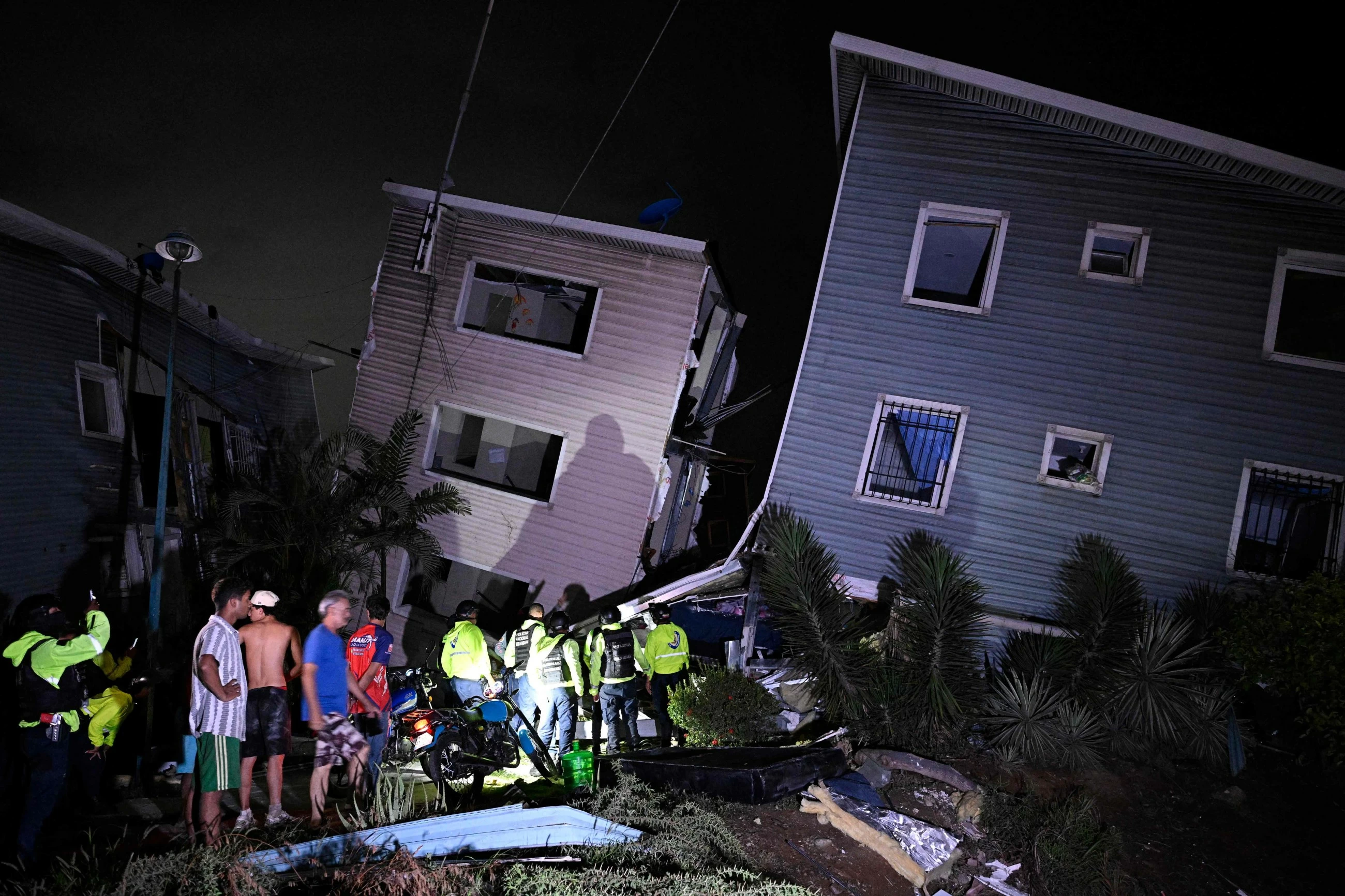 VIDEO: Two powerful quakes hit Venezuela, at least 164 dead and nearly 1,000 injured