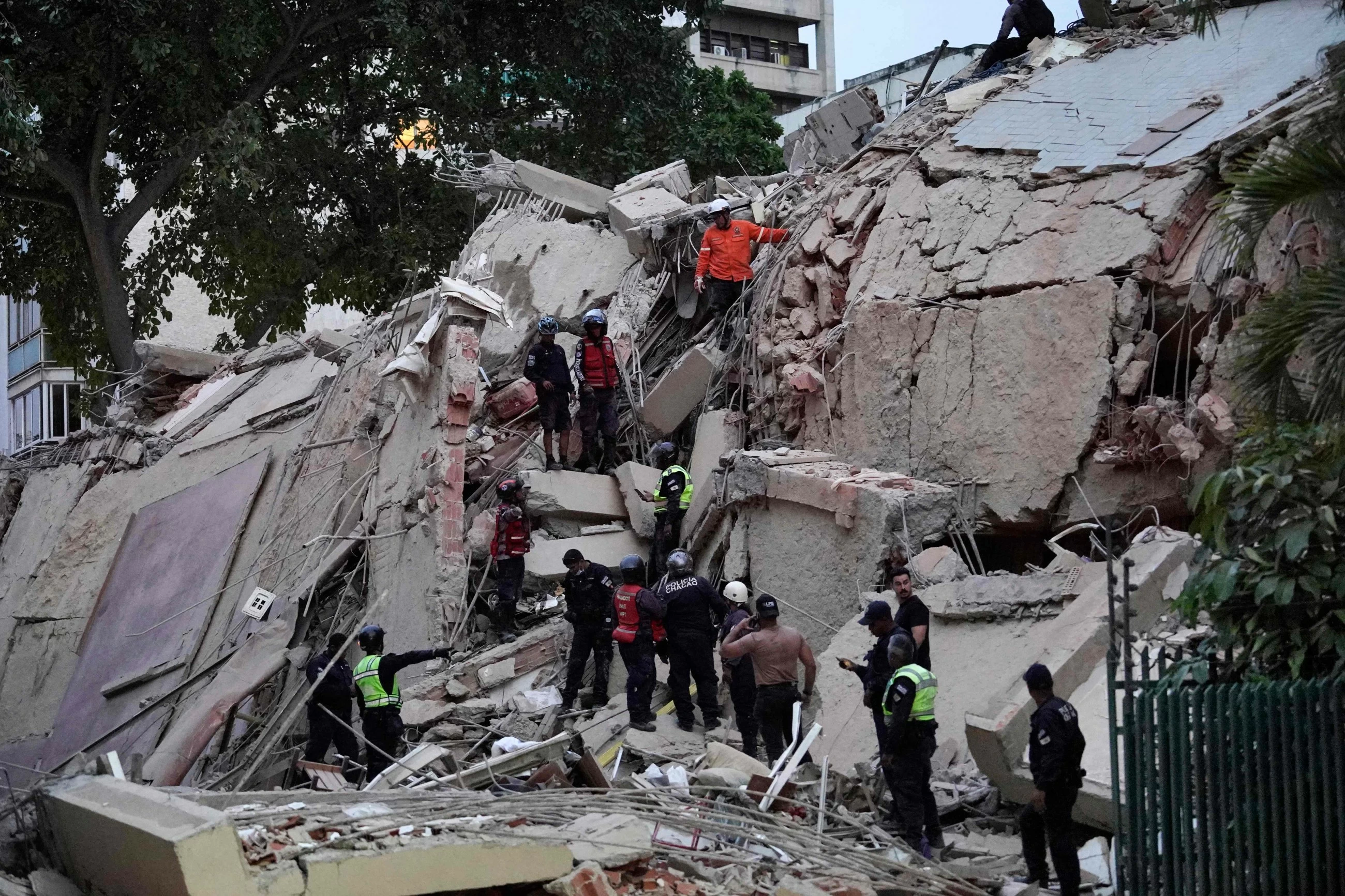 VIDEO: Two powerful quakes hit Venezuela, at least 164 dead and nearly 1,000 injured