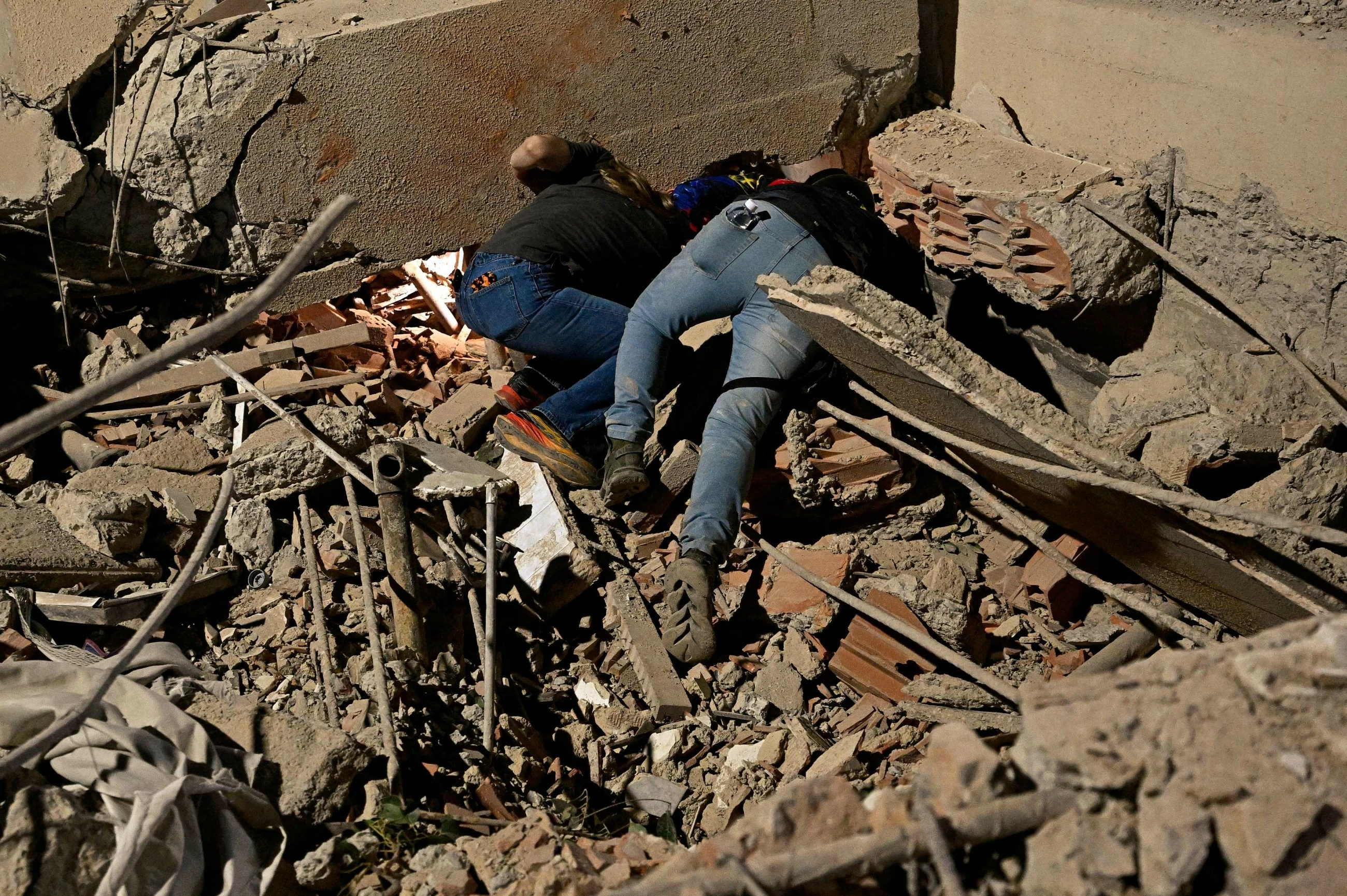 VIDEO: Two powerful quakes hit Venezuela, at least 164 dead and nearly 1,000 injured