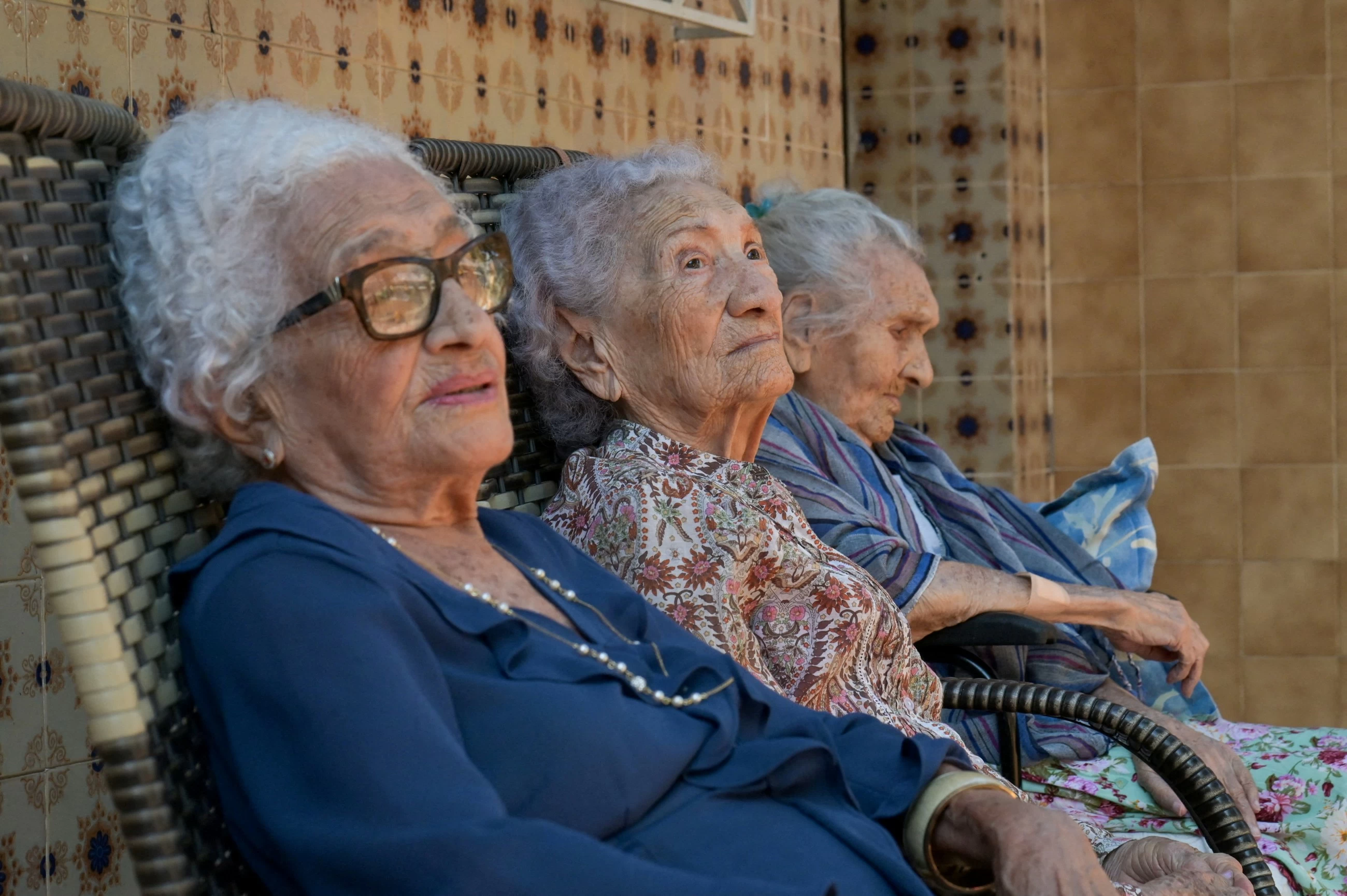 Scientists seek clues to longevity from three Brazilian sisters over 100