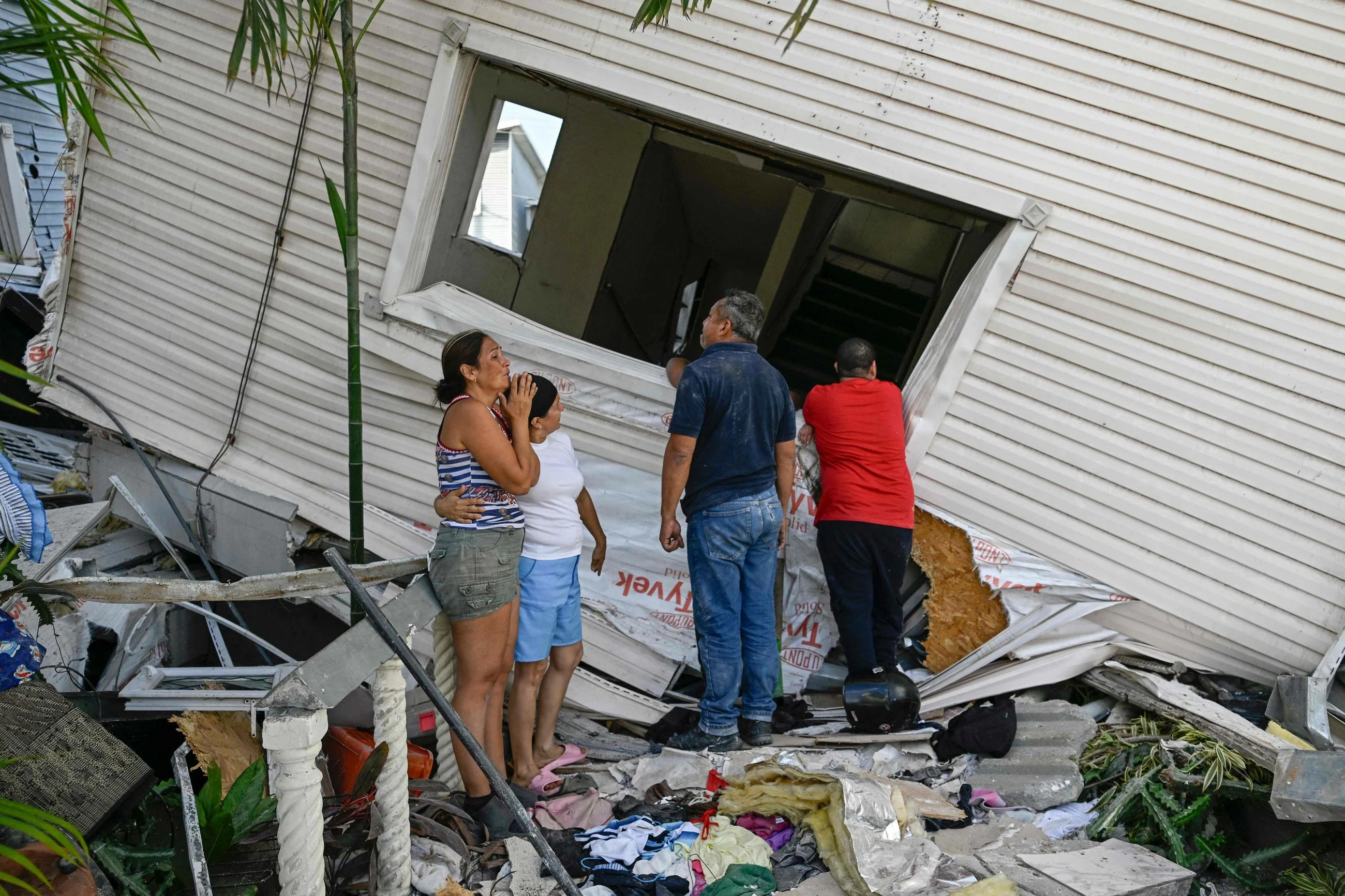 World sends rescuers, aid as Venezuela reels from deadly earthquakes