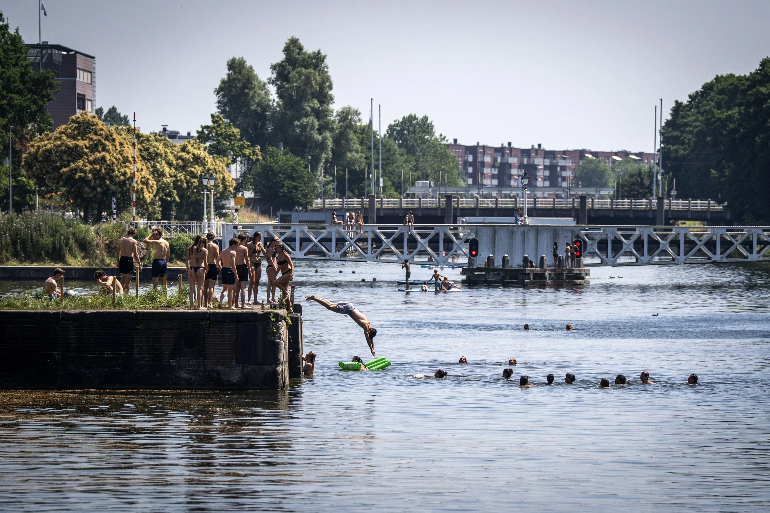 Europeans told to protect themselves as deadly heatwave takes its toll