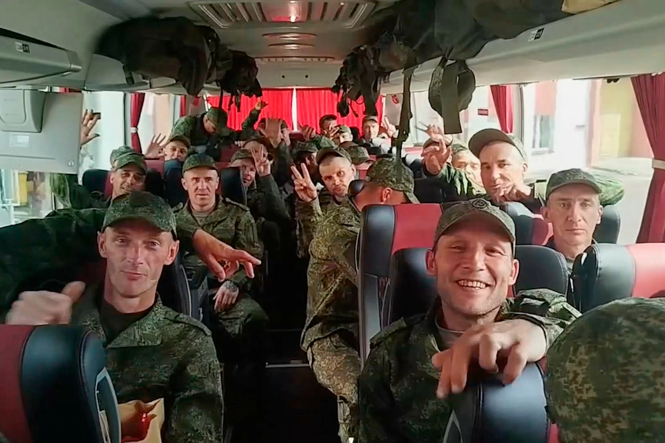 Russia and Ukraine exchange 320 prisoners of war with UAE help