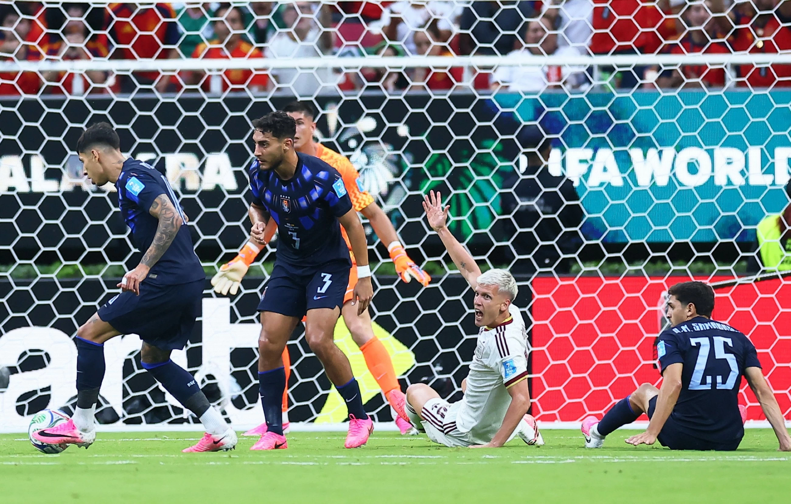 Spain seal Group H, knock out 2-time champion Uruguay with 1-0 win