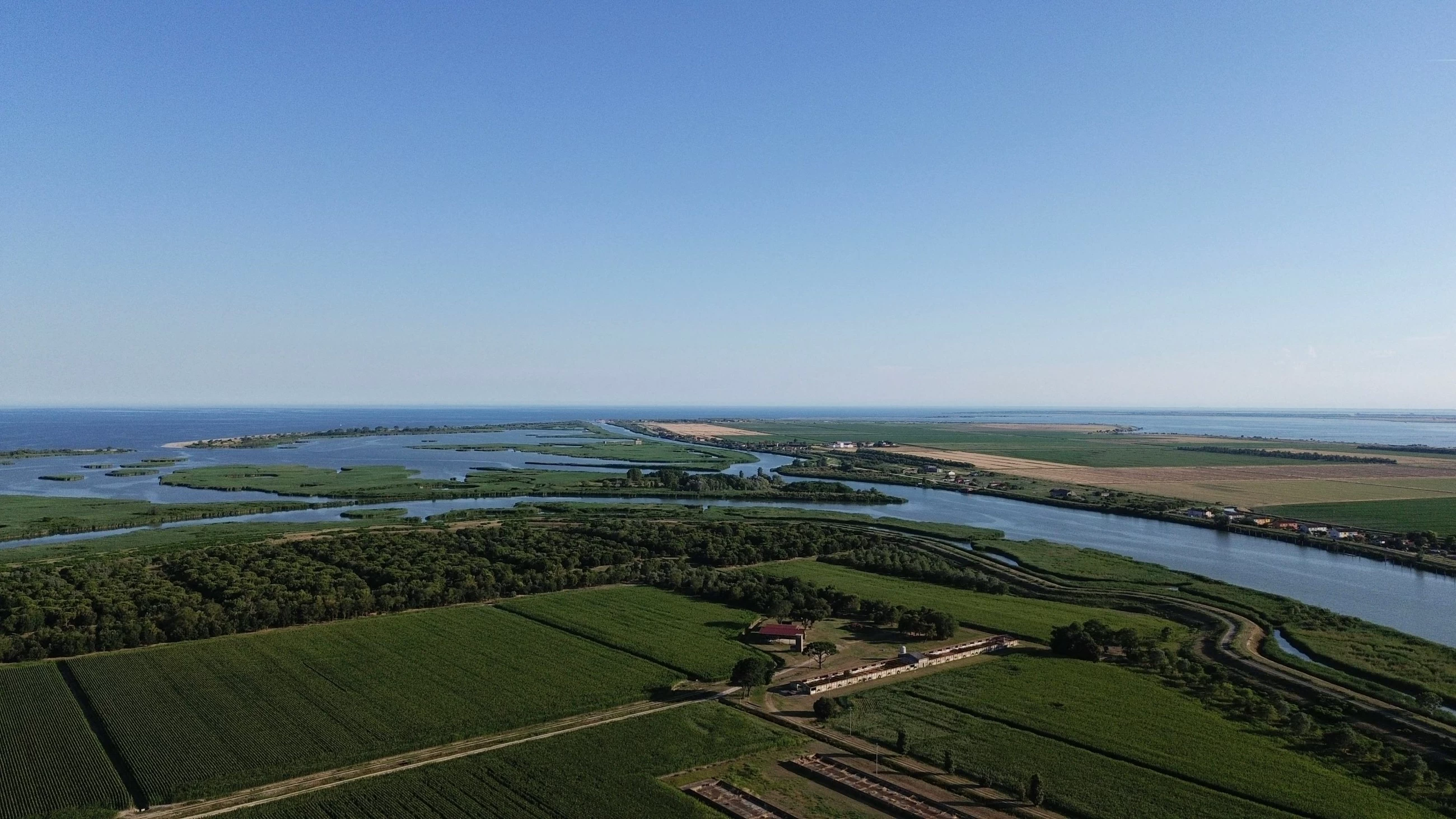 Farmers fear drought as Italy's longest river runs dry