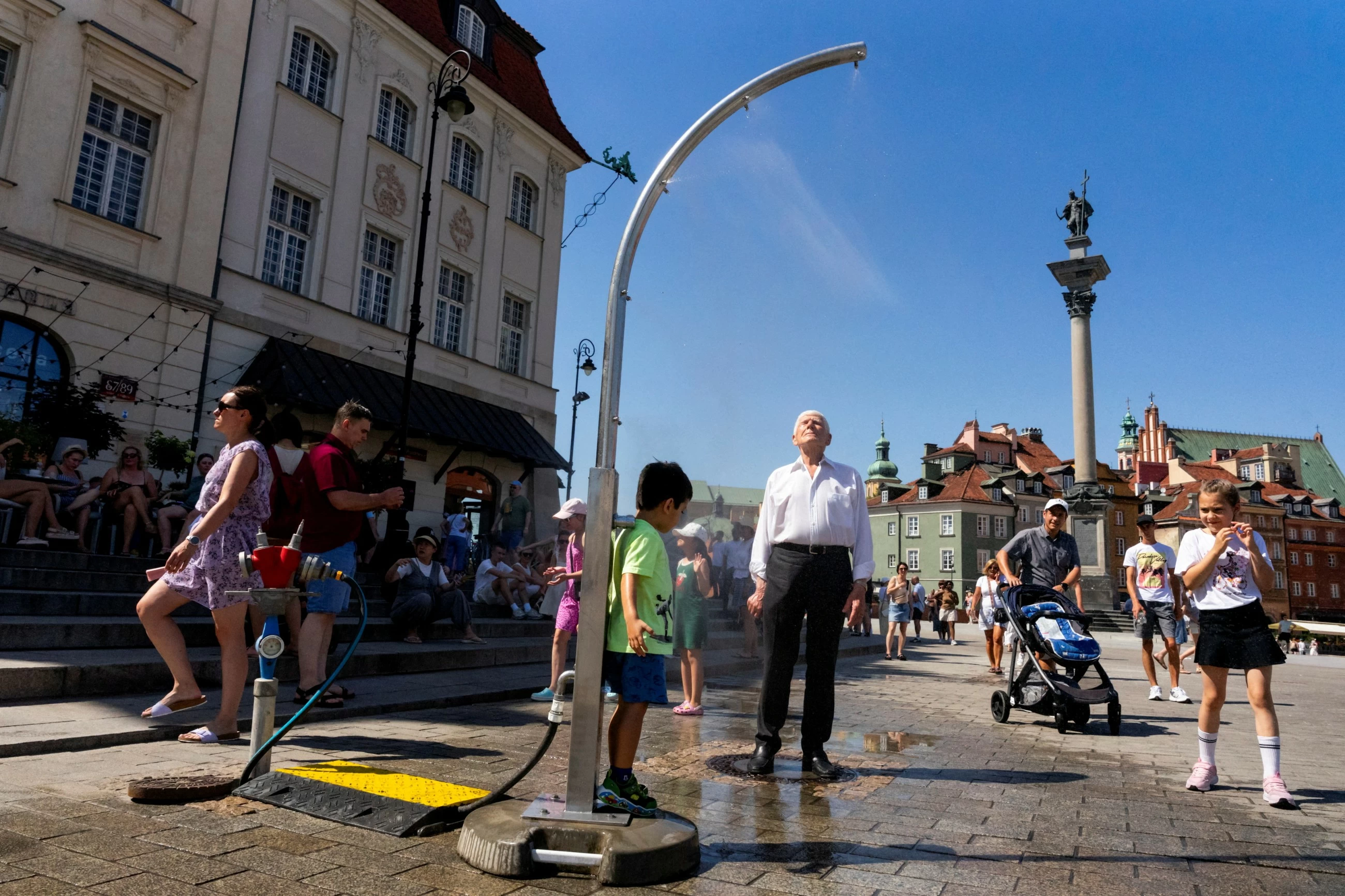 Central Europe sizzles as extreme heat kills 74 in France, Germany records unprecedented temperature